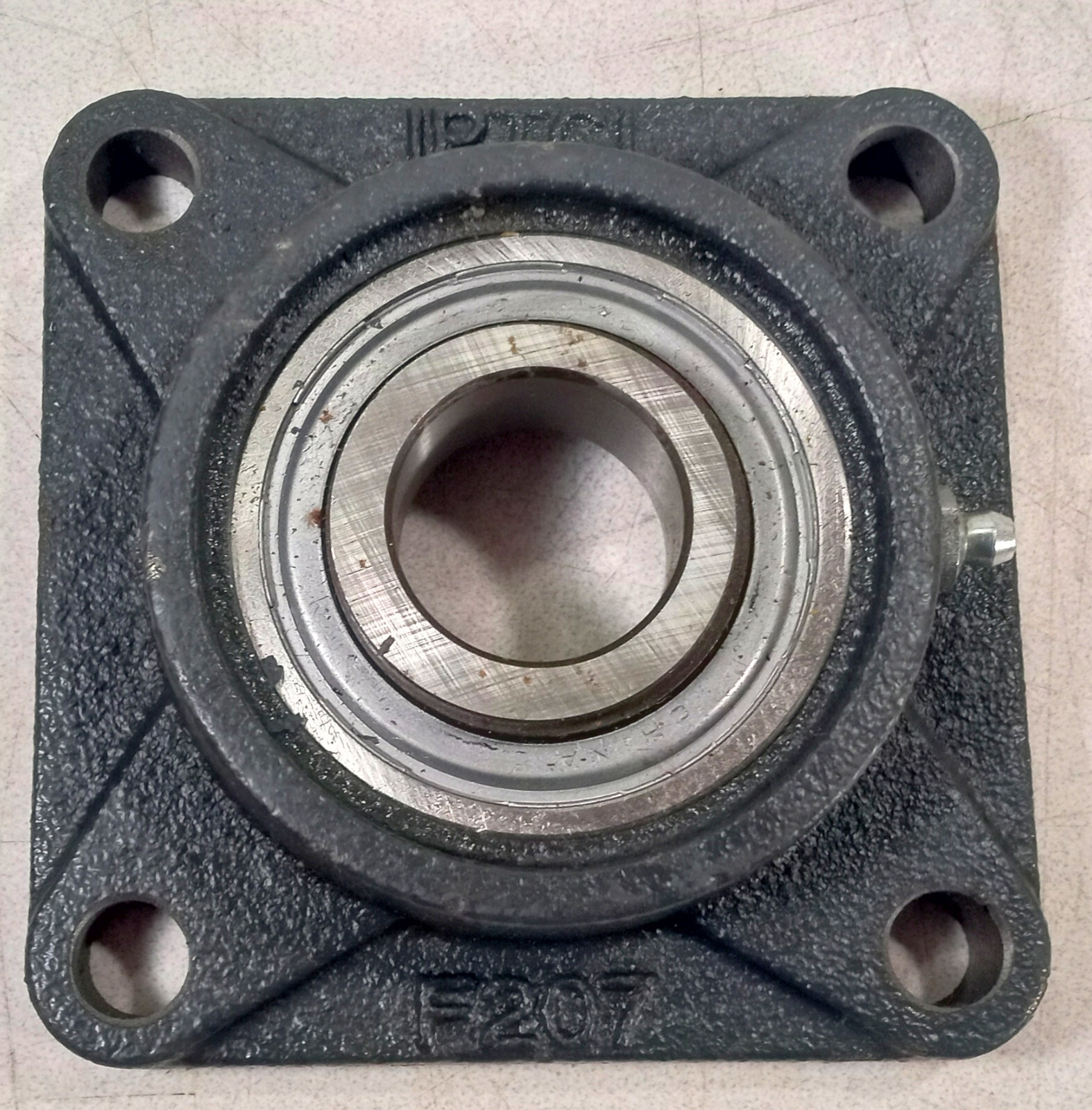 1 NEW IPTCI UCF207-20 4 BOLT FLANGE PILLOW BLOCK BEARING NNB ***MAKE OFFER***