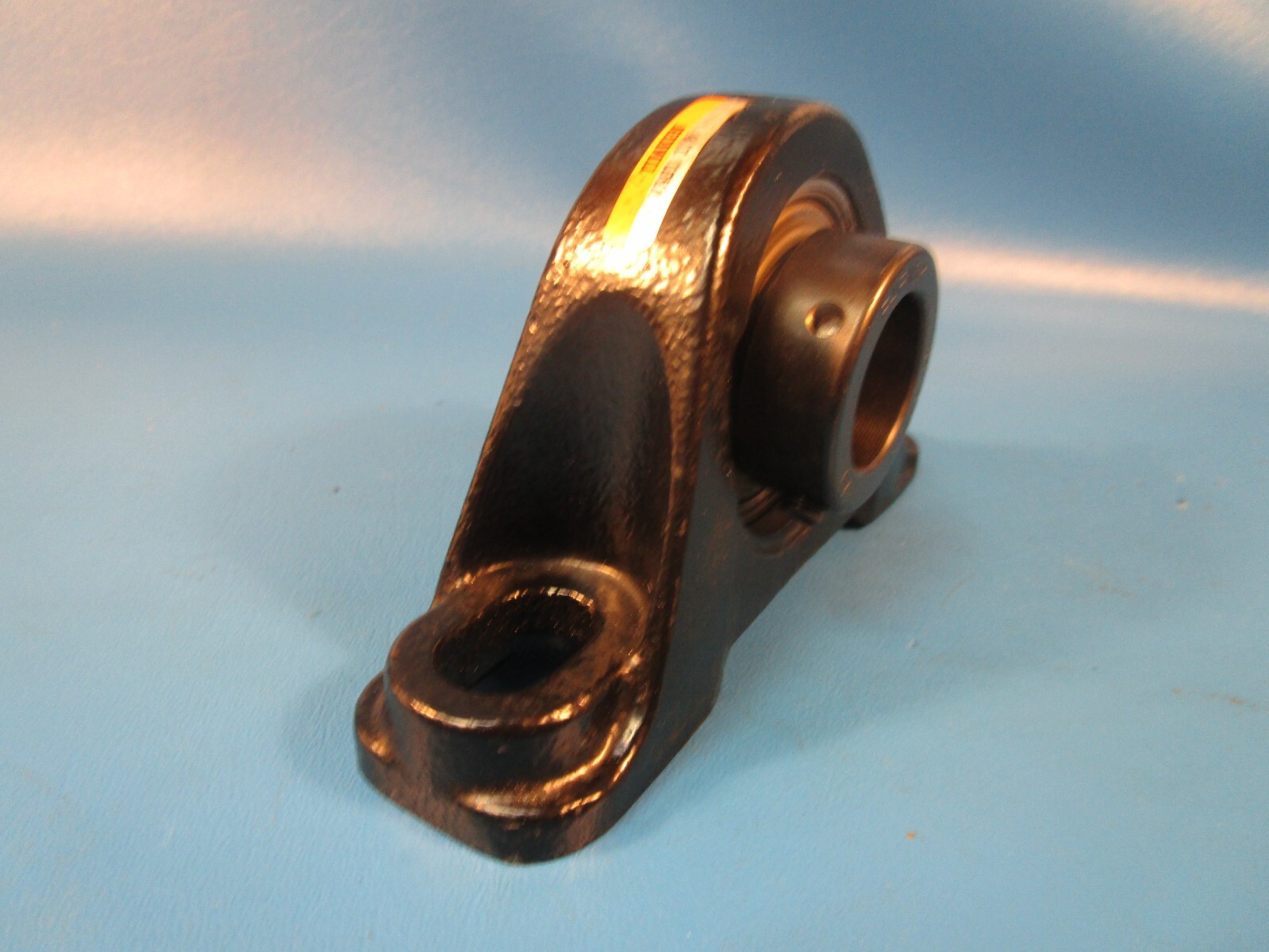 TIMKEN VAS 1 1/8″ Fafnir Pillow Block Mounted Bearing, 2 Bolt, Eccentric Locking