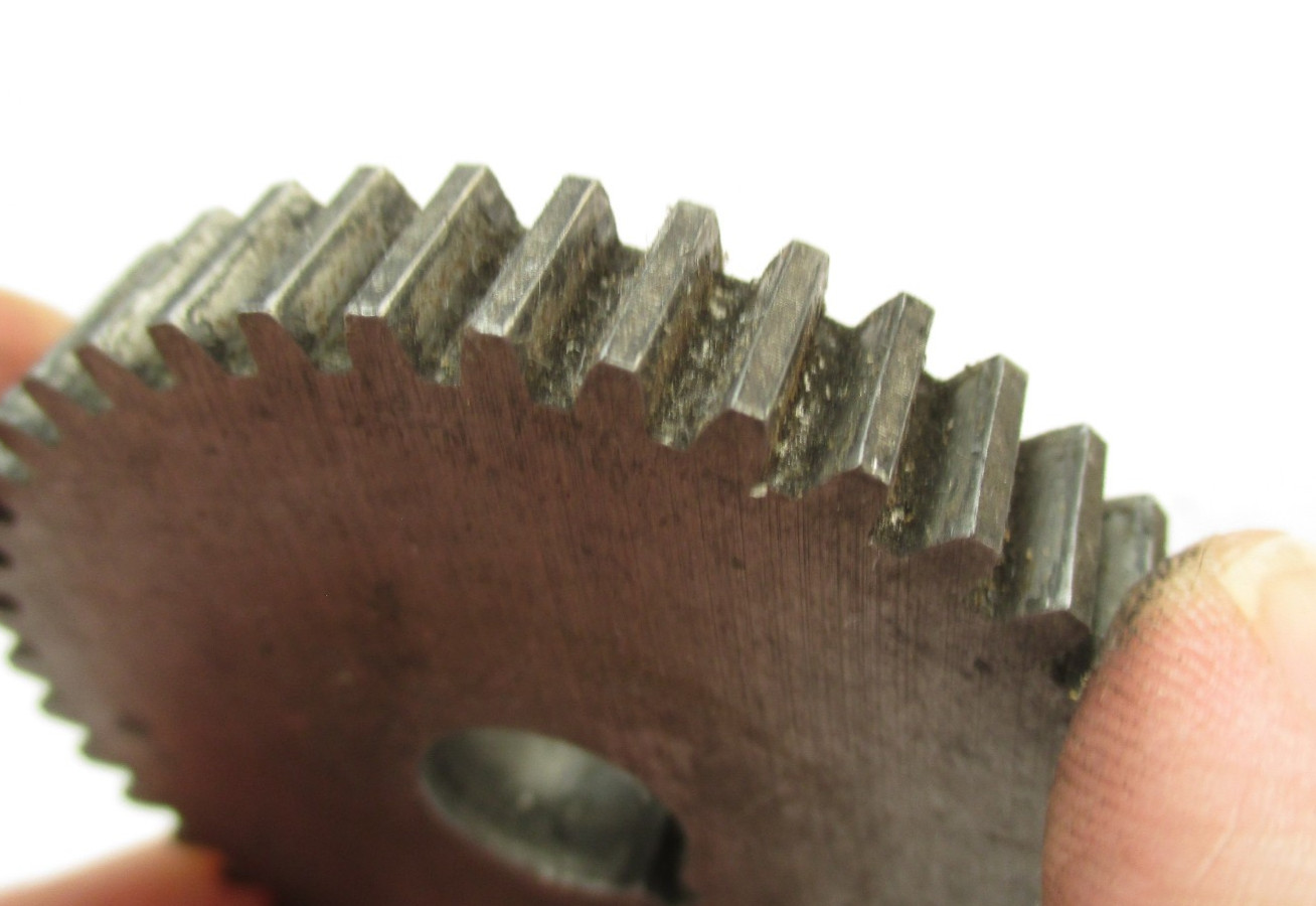 44 Tooth Spur Gear ~ 2-9/16″ by 3/8″. 9/16″ Inside Diameter