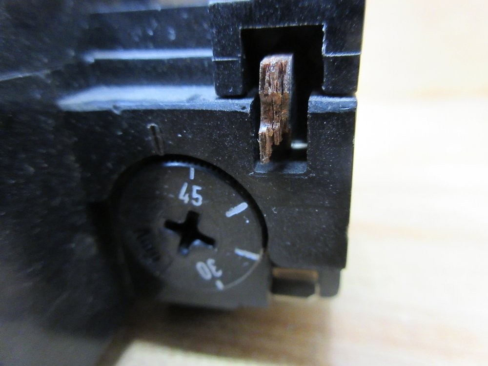 Siemens 3UA43 00-8AM Overload Relay 3AU43008AM Broken Push Button