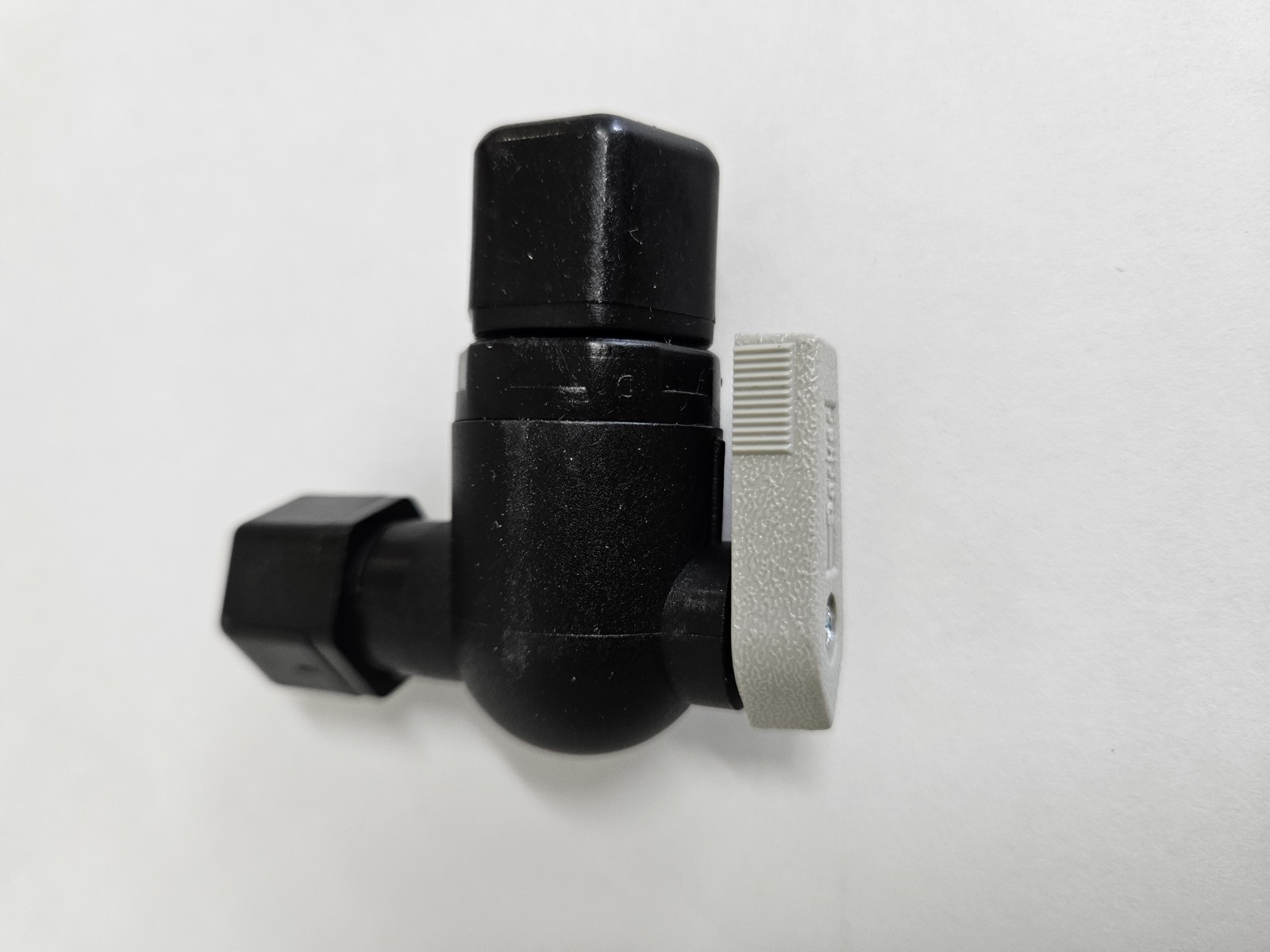 Qty 10 Parker FTPPB6VEU4 Manual 2-Way Ball Valve, Comp, Polypro 3/8″ to 1/4″
