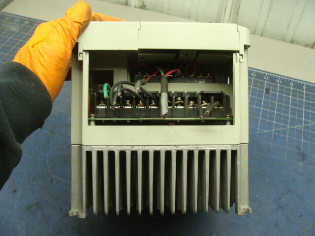 ALLEN BRADLEY 1305-BA04A SERIES C VARIABLE FREQUENCY DRIVE 1.5KW 2HP