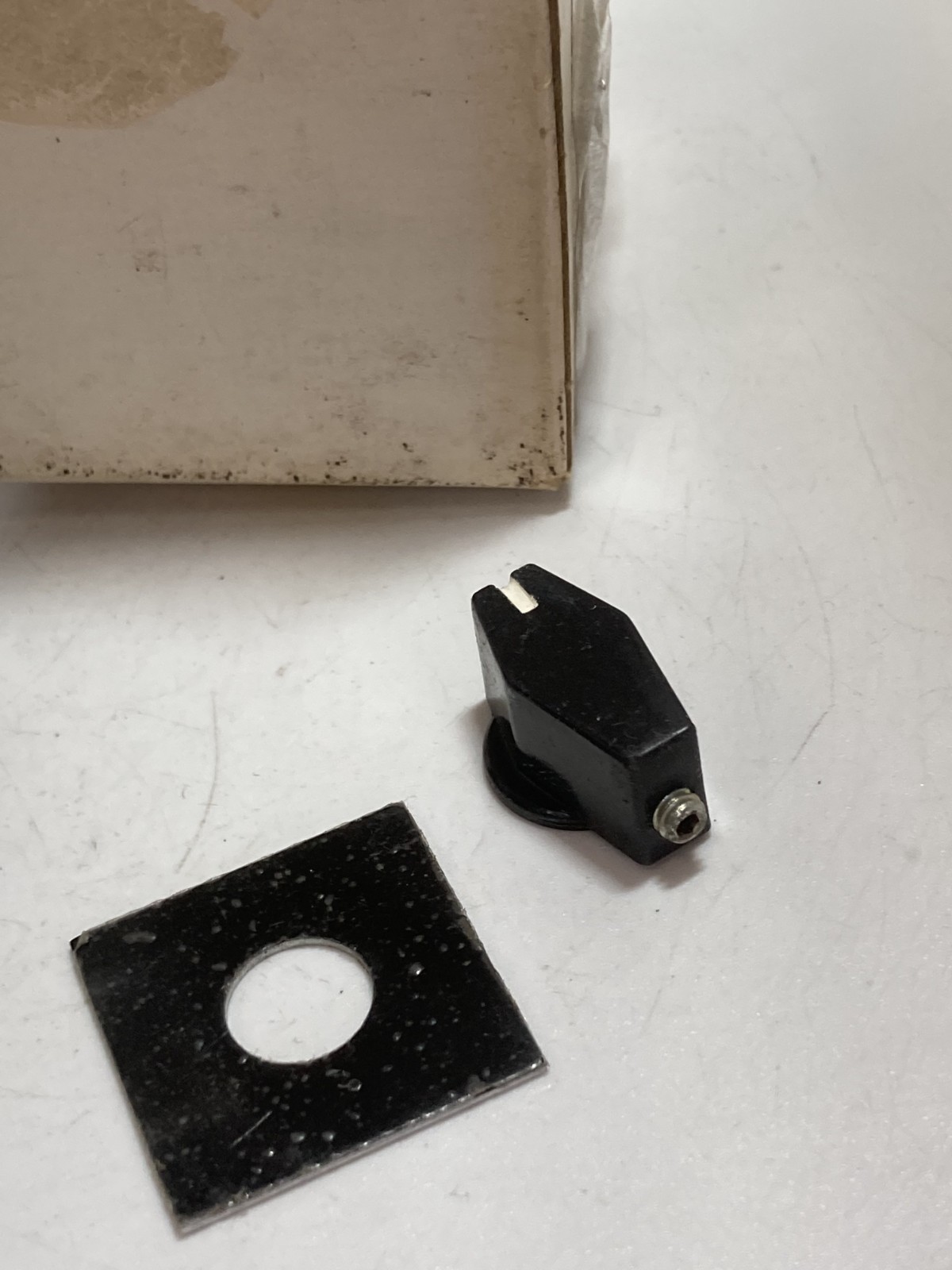GE CR104MB12202 SELECTOR SWITCH 2 POS MAIN R 2NO/2NC 150V NIB