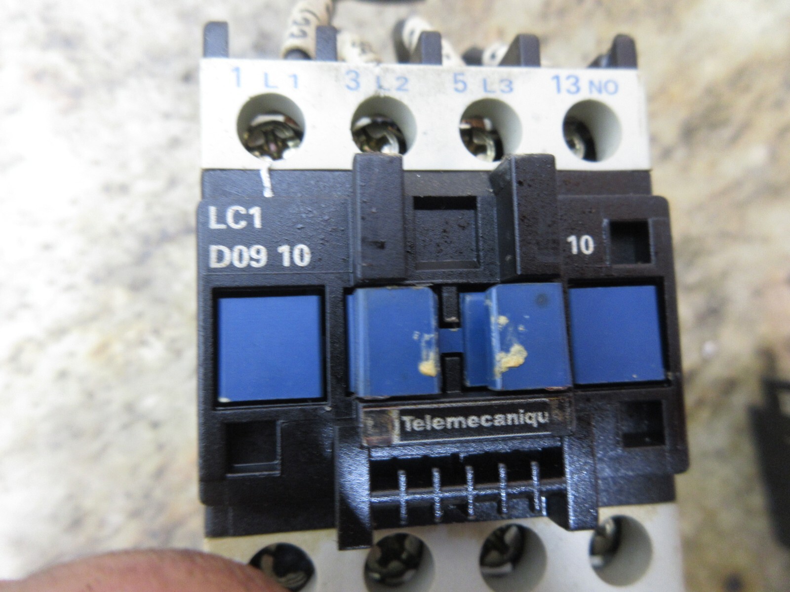 TELEMECANIQUE CONTACTOR LA1 DN40 LC1 D09 10