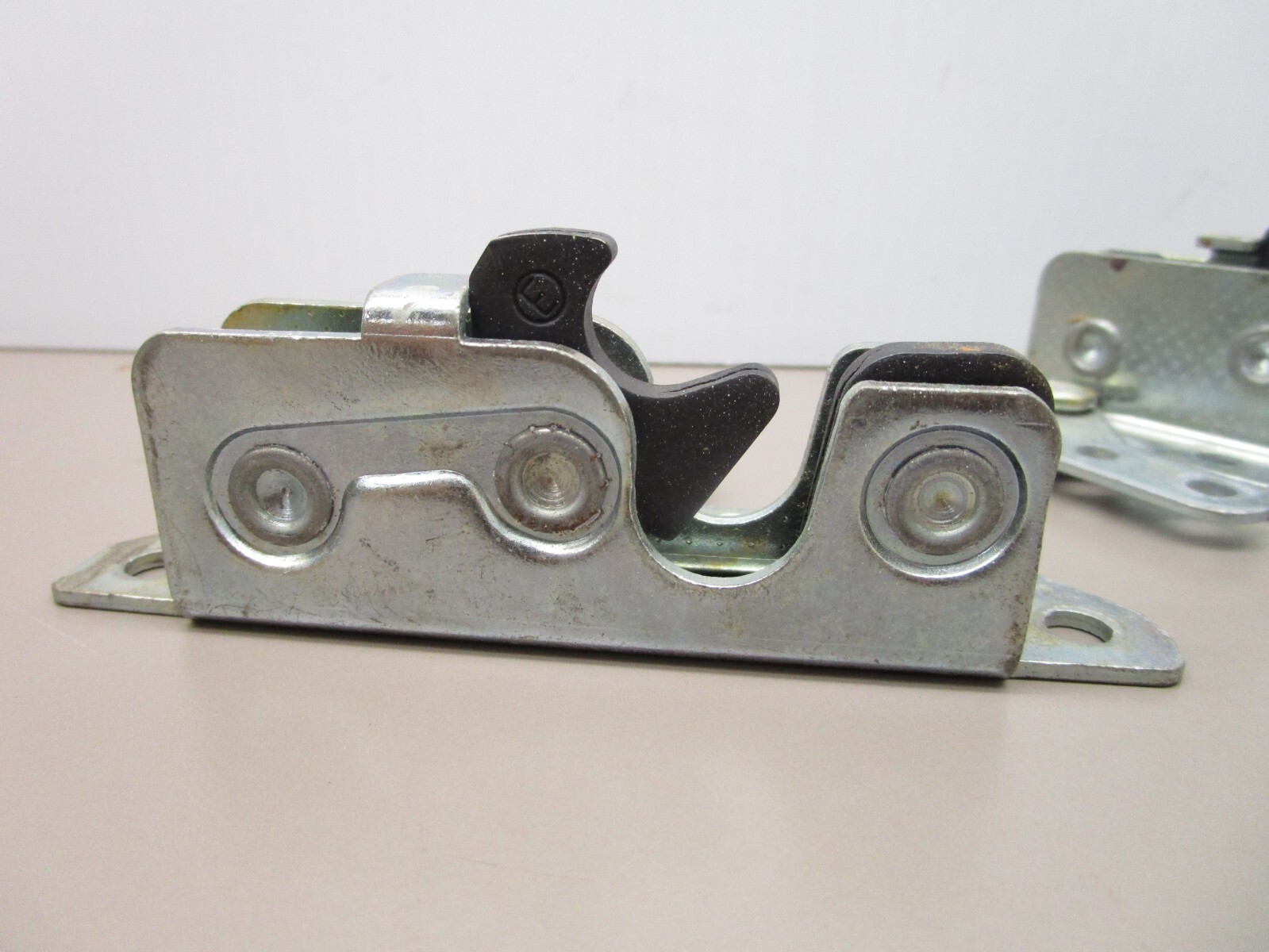 NewFlyer Engine Access Cover Latch Set Left and Right Fits Invero Model