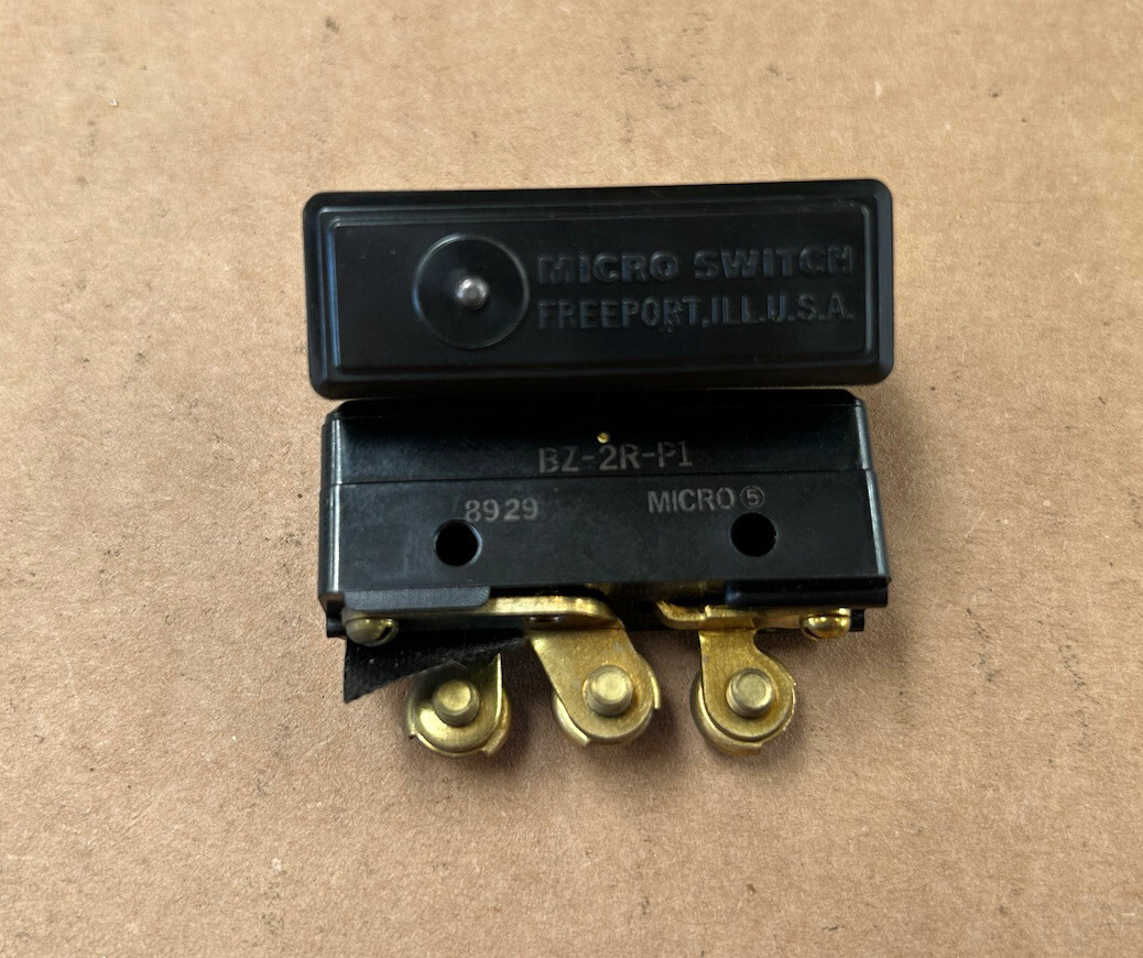 HONEYWELL BZ-2R-P1 15A 600V PIN PLUNGER SPDT BASIC MICRO SWITCH
