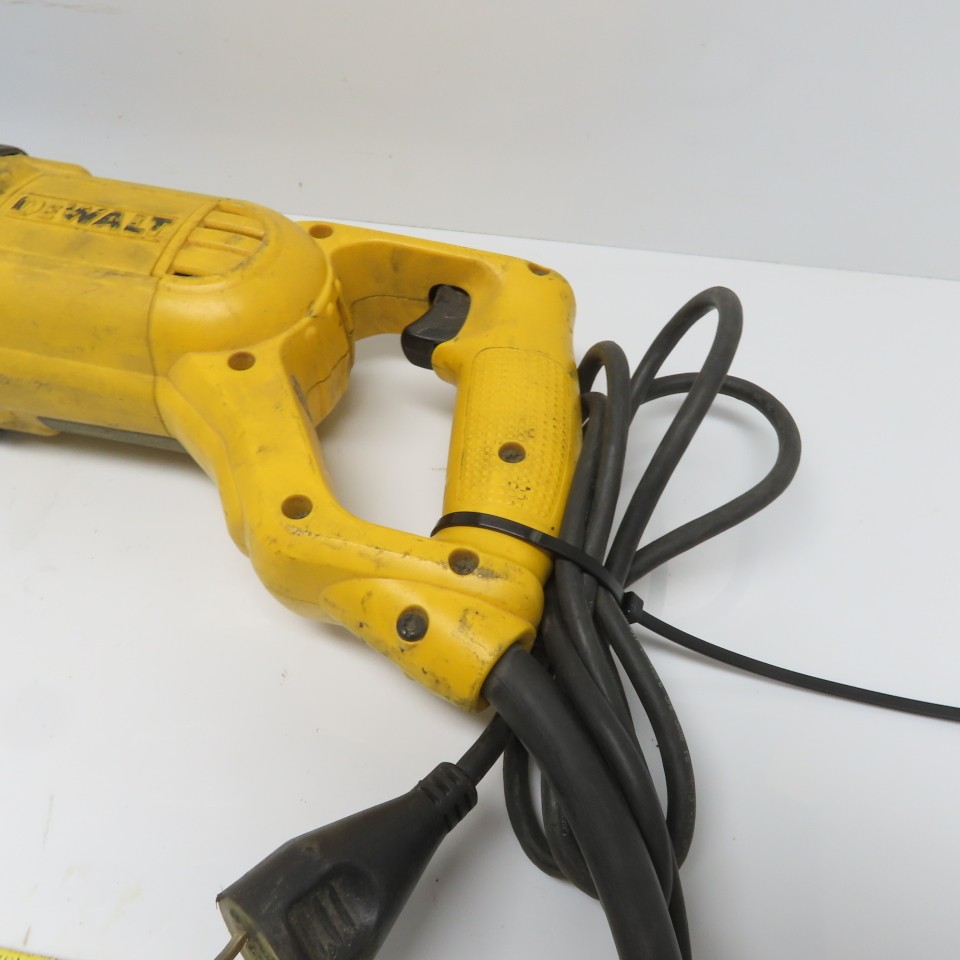 DeWalt DWE304 Reciprocating Saw 120V 10A Variable Speed 1-1/8″ Stroke
