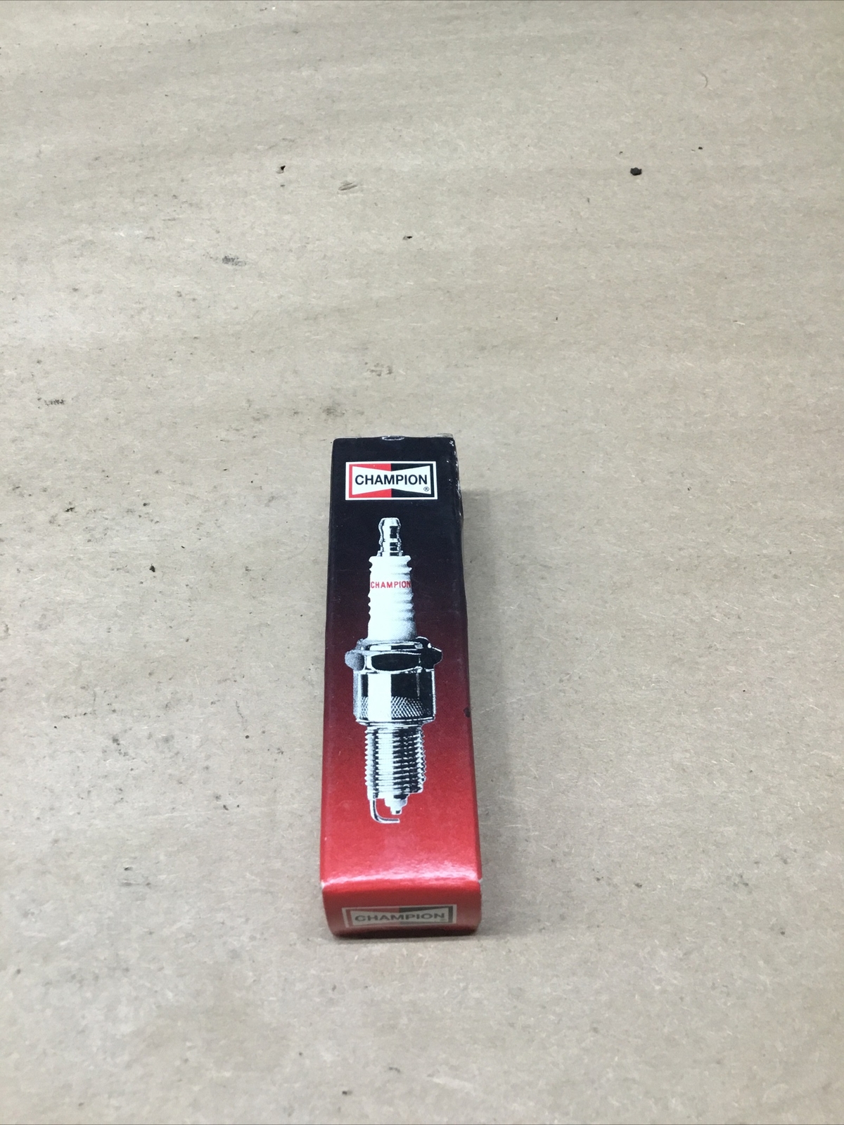 Champion Model: 842 UY6 Spark Plug 0B65 #700K123