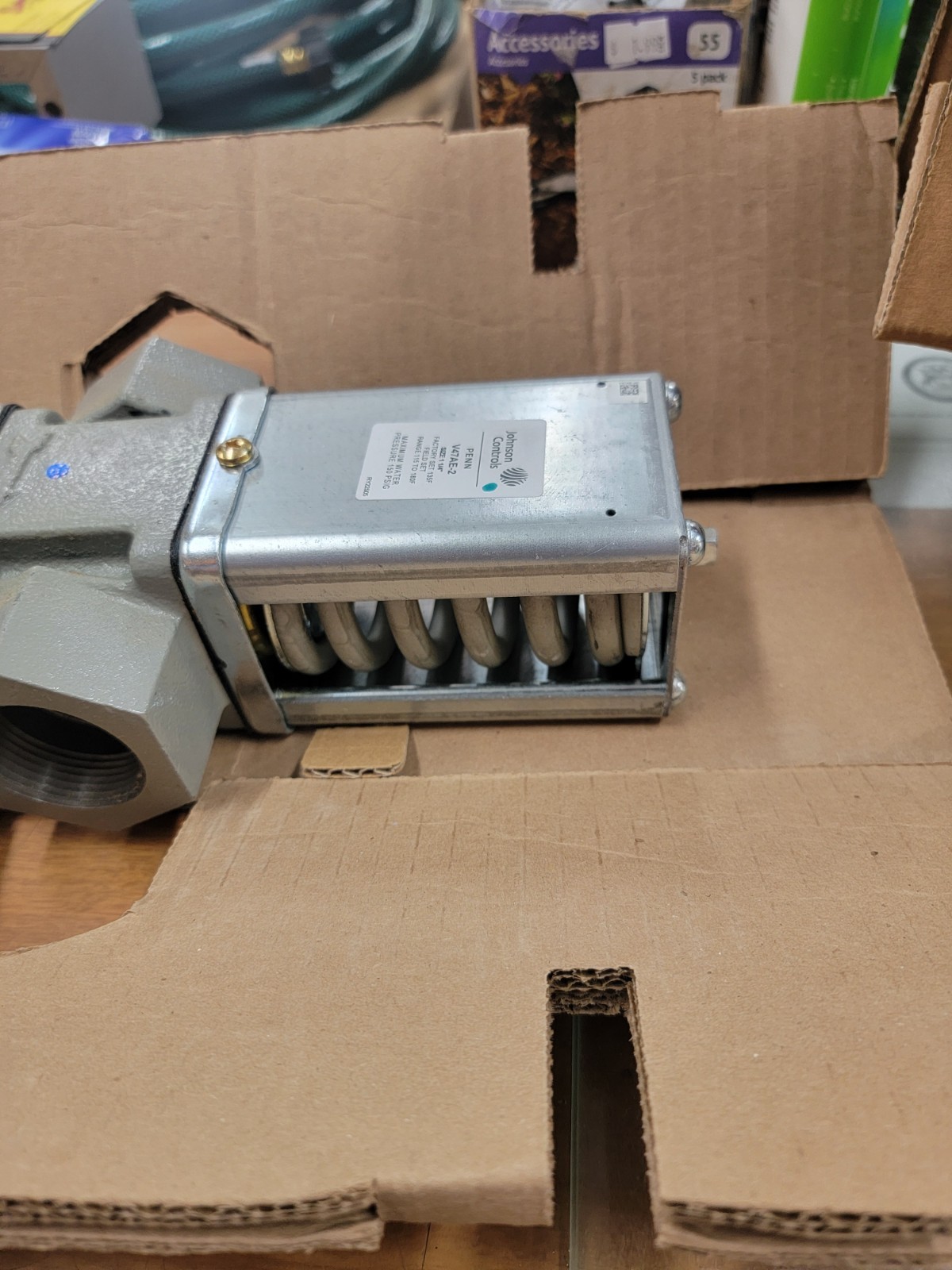 Johnson Controls V47AE-2C 1/4″ Water Valve Range 115-180 Deg F, 20RG40.