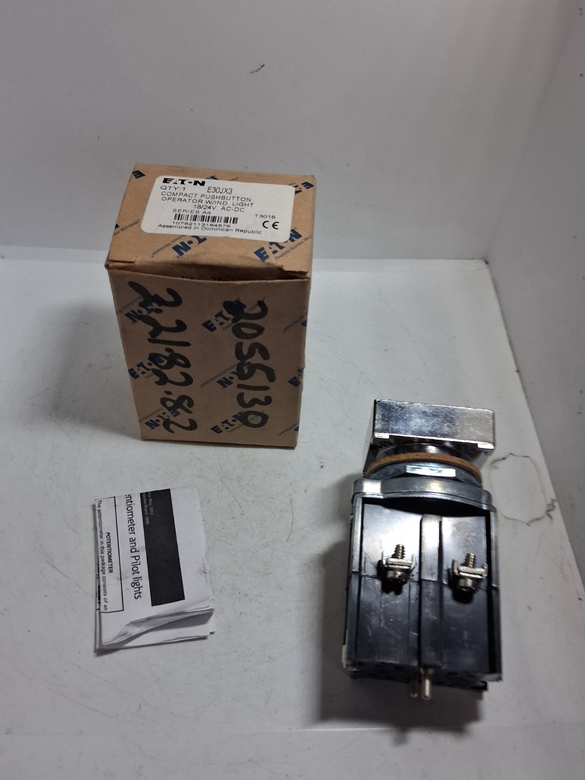 EATON E30JX3 COMPACT PUSHBUTTON OPERATOR W/IND. LIGHT 18/24VAC/DC NIB