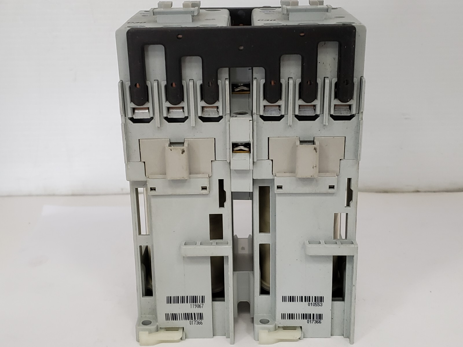 ALLEN BRADLEY 104-C30DJ02 CONTACTOR REVERSING 600V 30A SERIES C
