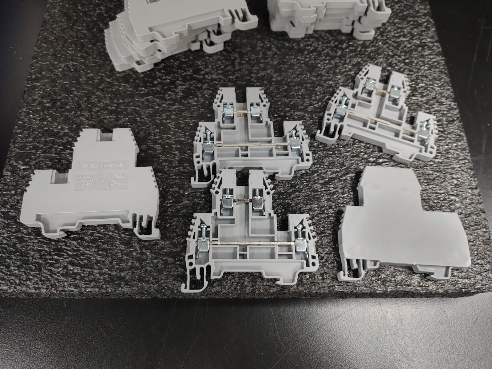 Lot of 15 KONNECT IT KN-D12 Grey 300V 20A DIN Rail Terminal Block