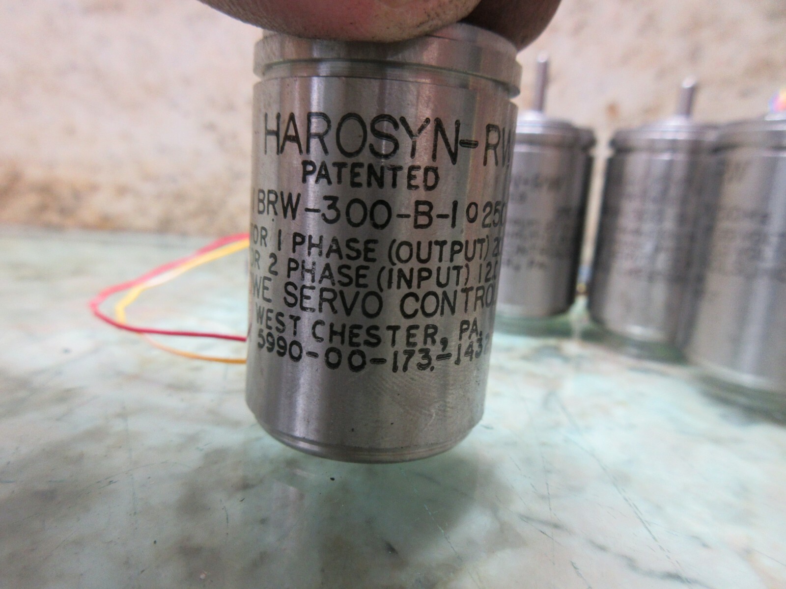 HAROSYN SYNCHRO RESOLVER BRUSHLESS MOTOR RW 11BRW-300-B-10 250HZ EACH 1