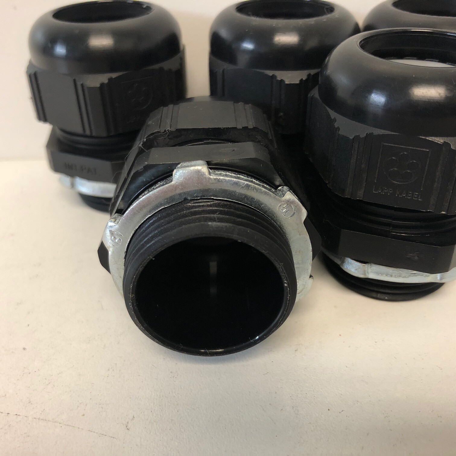 LOT (5) NEW! LAPP KABEL SKINTOP 1″ CABLE GLAND CONNECTORS W/ LOCKNUTS S2201 SLRN