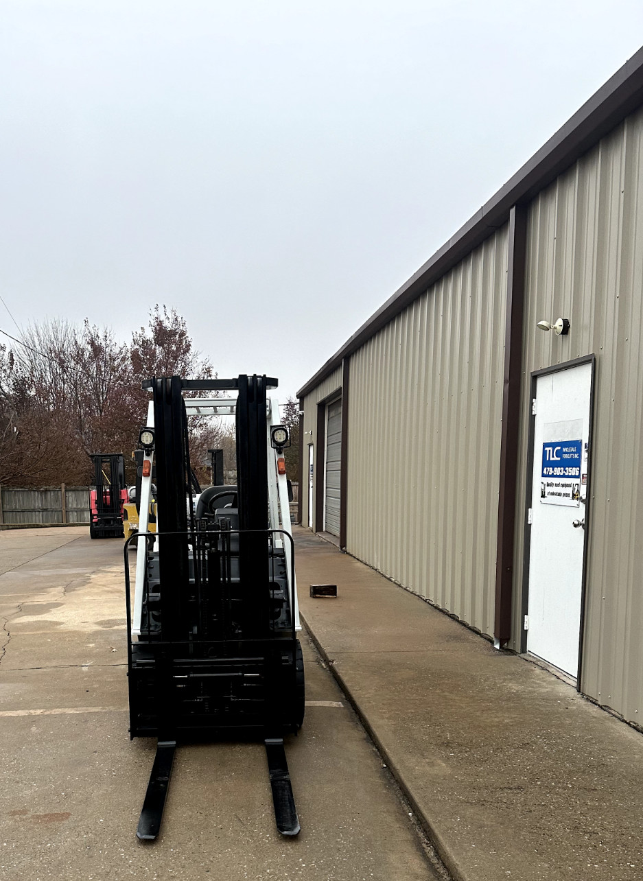 2015 Unicarriers Propane Forklift 4000 lb Triple 187″ with Sideshift – 2835 hrs