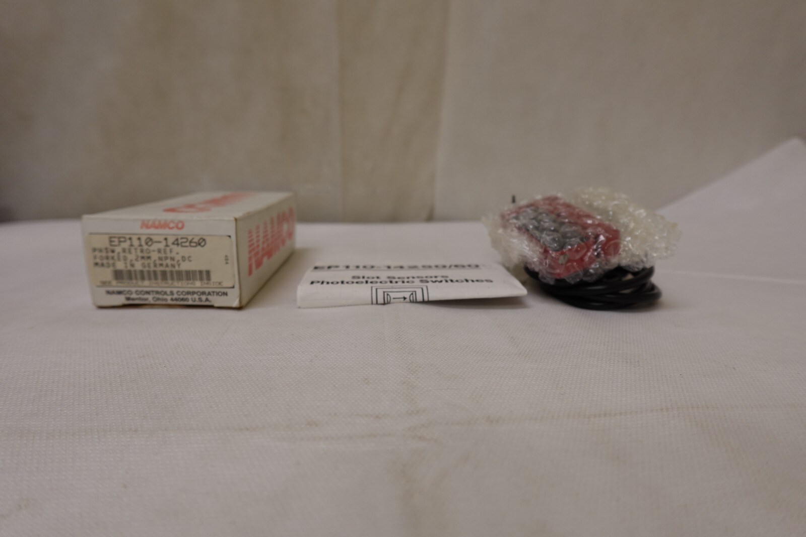 NAMCO EP110-14260 PHOTOELECTRIC SLOT SENSOR – RETRO-REFLECTIVE – GS05/2G LEUZE