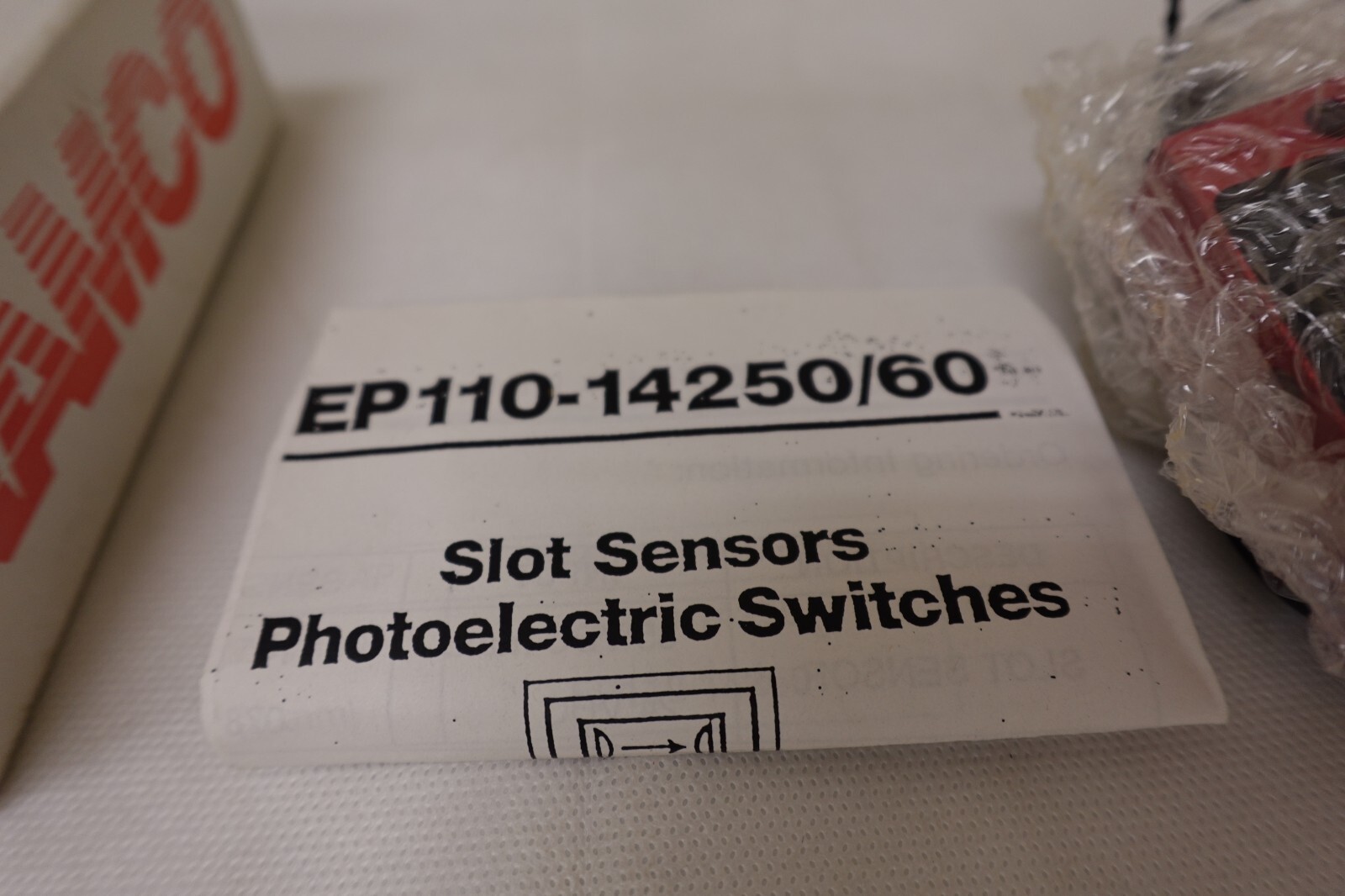 NAMCO EP110-14260 PHOTOELECTRIC SLOT SENSOR – RETRO-REFLECTIVE – GS05/2G LEUZE