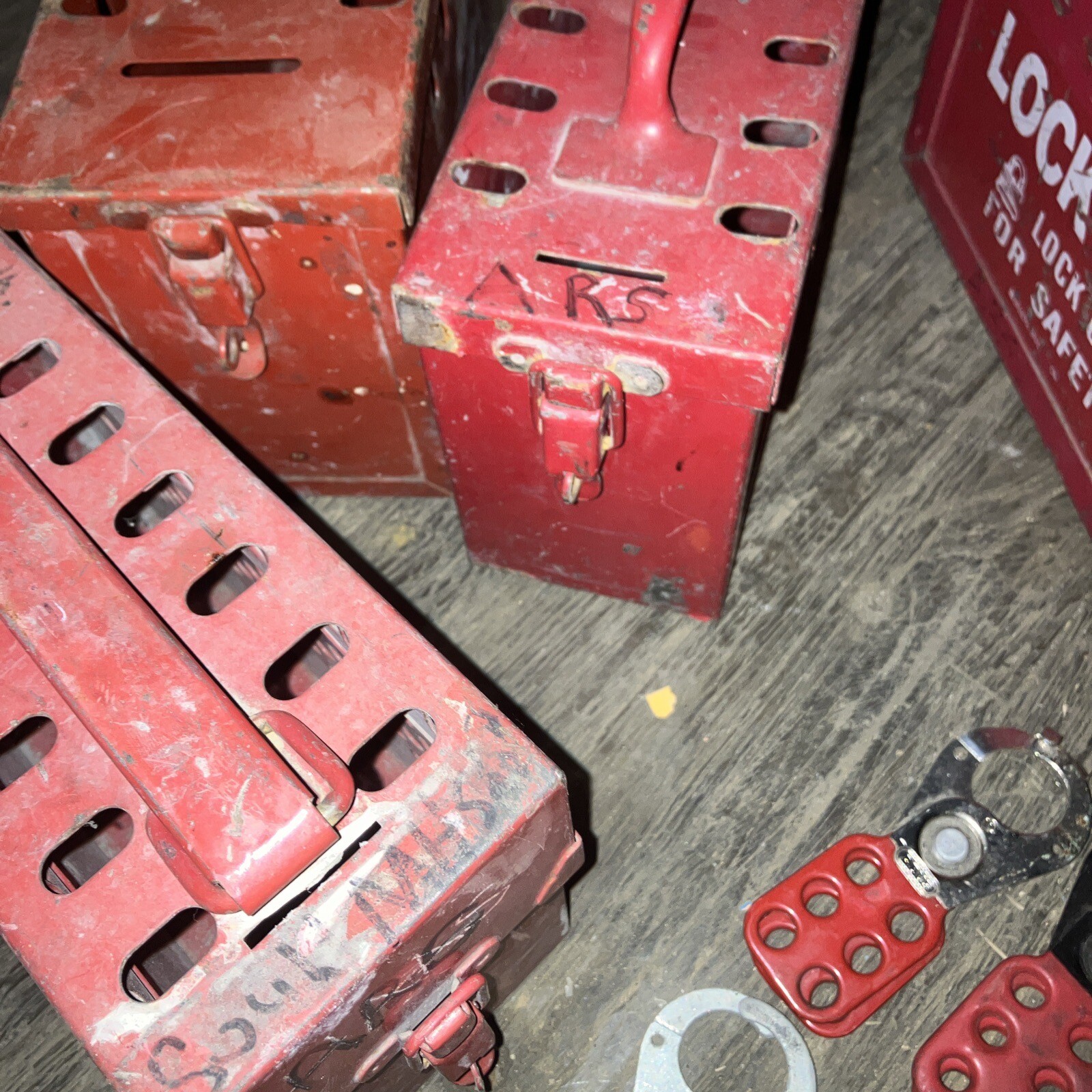 BRADPOWER Portable Metal Group Lock Out Box X7 Boxes And 6 Clasp Read