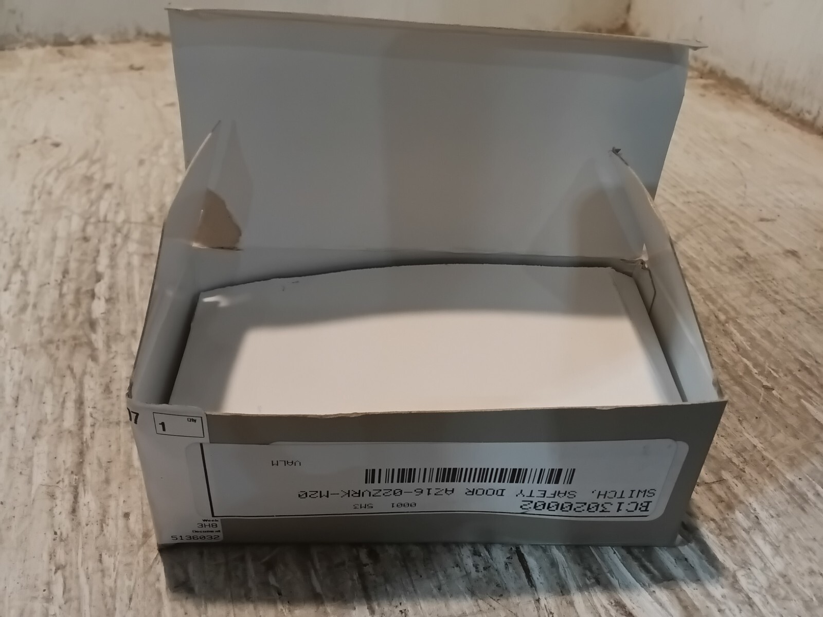 Schmersal AZ16-02ZVRK-M20 Safety Switch – (SP290)