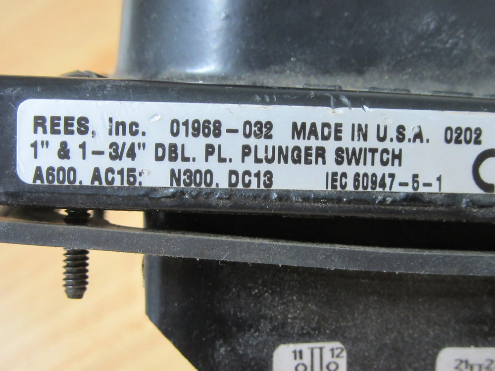 Rees 01968-032 Plunger Switch 01968032