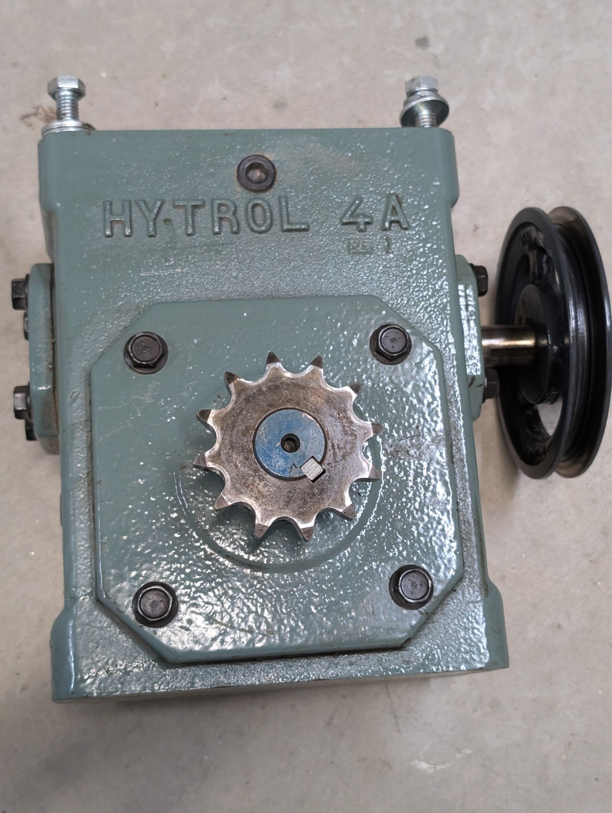 HYTROL 4AC 20-1 RH GEAR REDUCER RIGHT HAND, RATIO 20:1, With Gear & Pulley