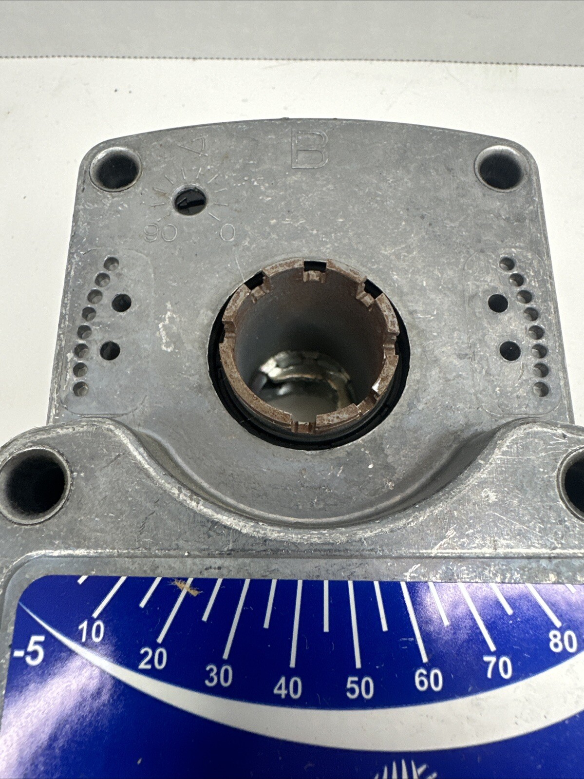 JOHNSON CONTROLS M9220-HGC-3 Rotary Actuator 24VAC 20Nm 177 in/lb Spring Return