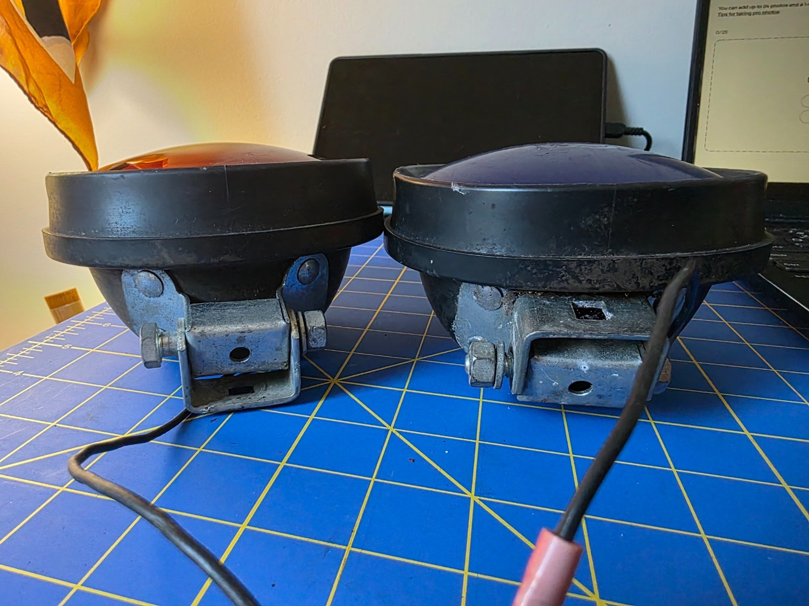 VTG SIGNAL STAT 620 Lights Red & Blue- Untested