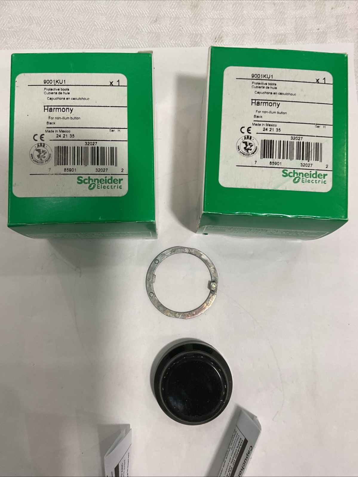NEW IN BOX! 1 Lot Of 2 SCHNEIDER/SQUARE D BLACK PUSH BUTTON BOOT 9001KU1