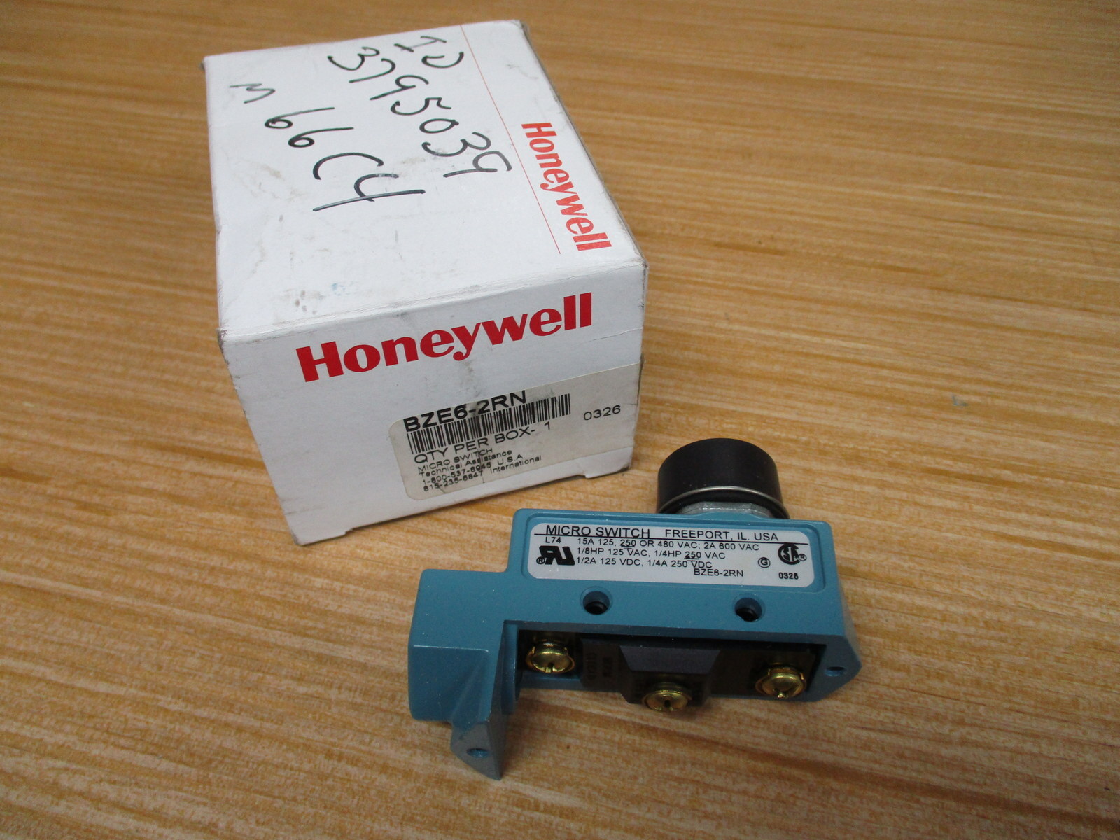 Micro Switch BZE6-2RN Limit Switch BZE62RN