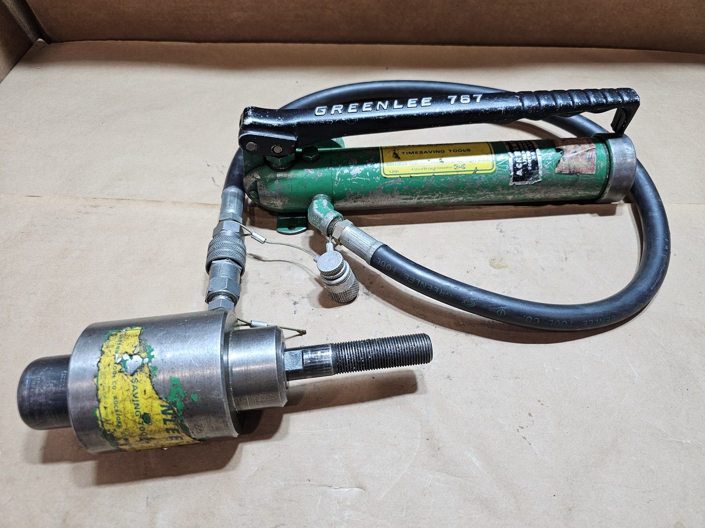 GREENLEE 7306 Hydraulic Knockout Punch Driver Set w/ 767 Hand Pump –