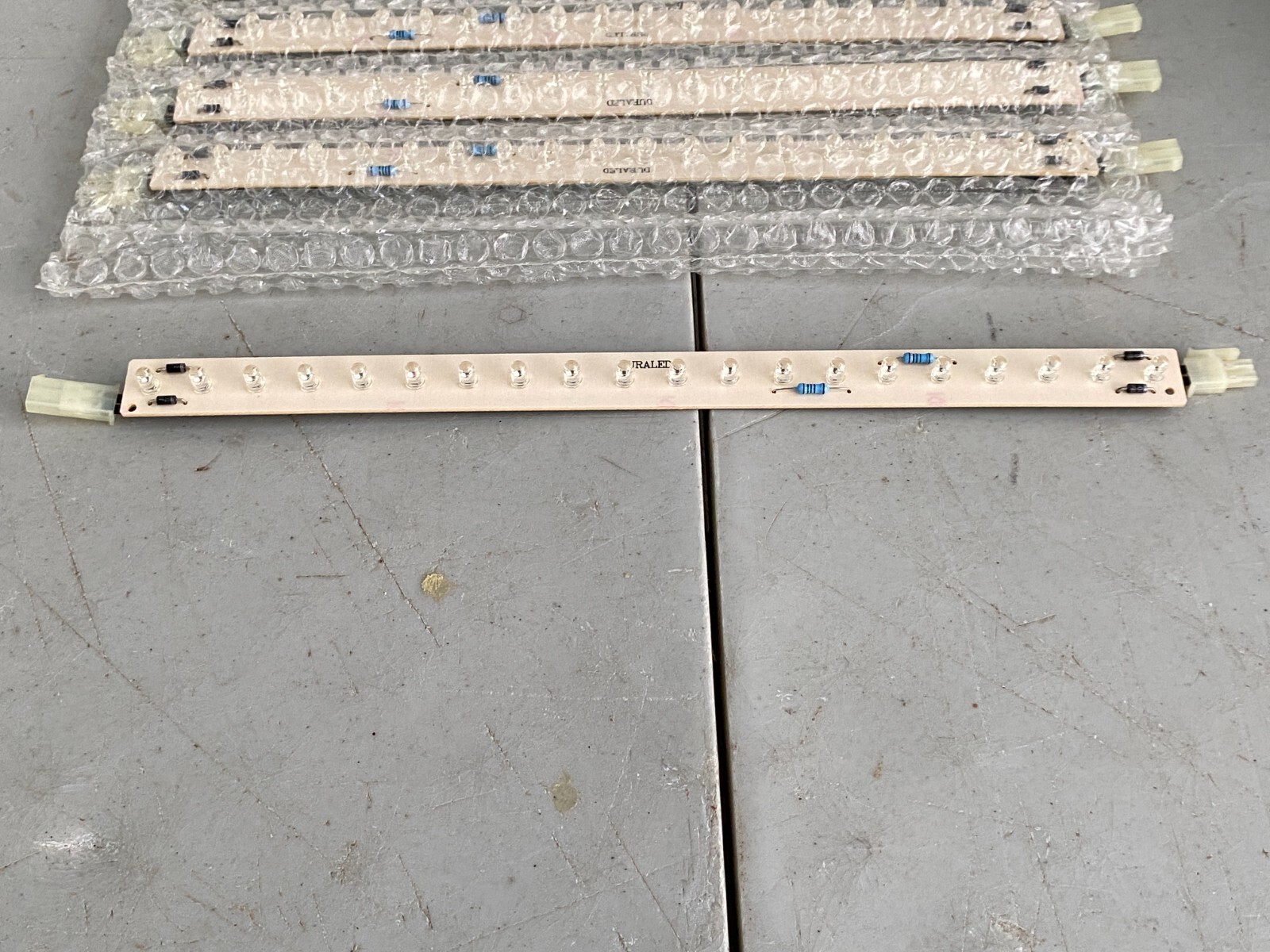 180 DURALED FLAT 12″ IN-LINE 20 LED STRIP RED 24V LED SIGN SIGNAL