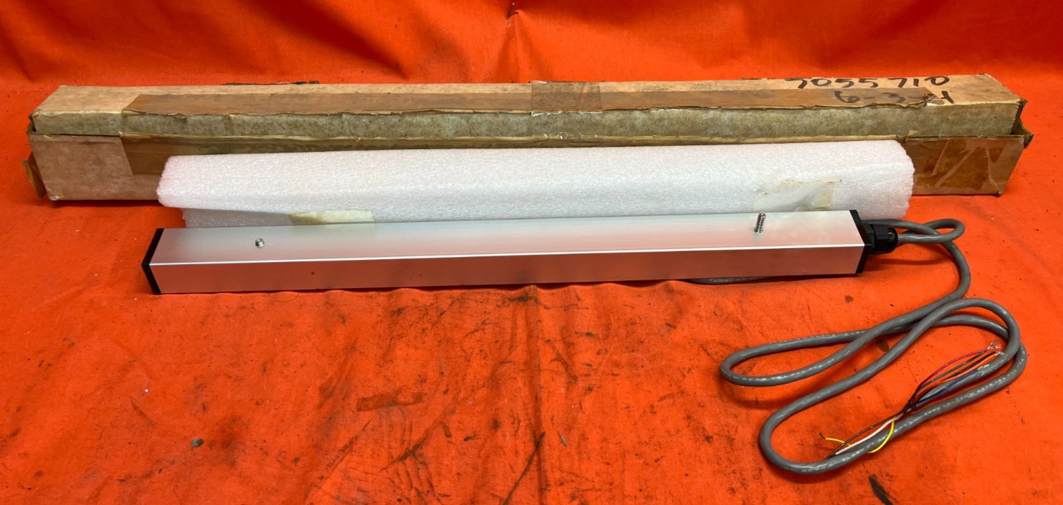 UNBRANDED SEALED INDUSTRIAL LED BAR LIGHT LENGTH: 17-3/16″
