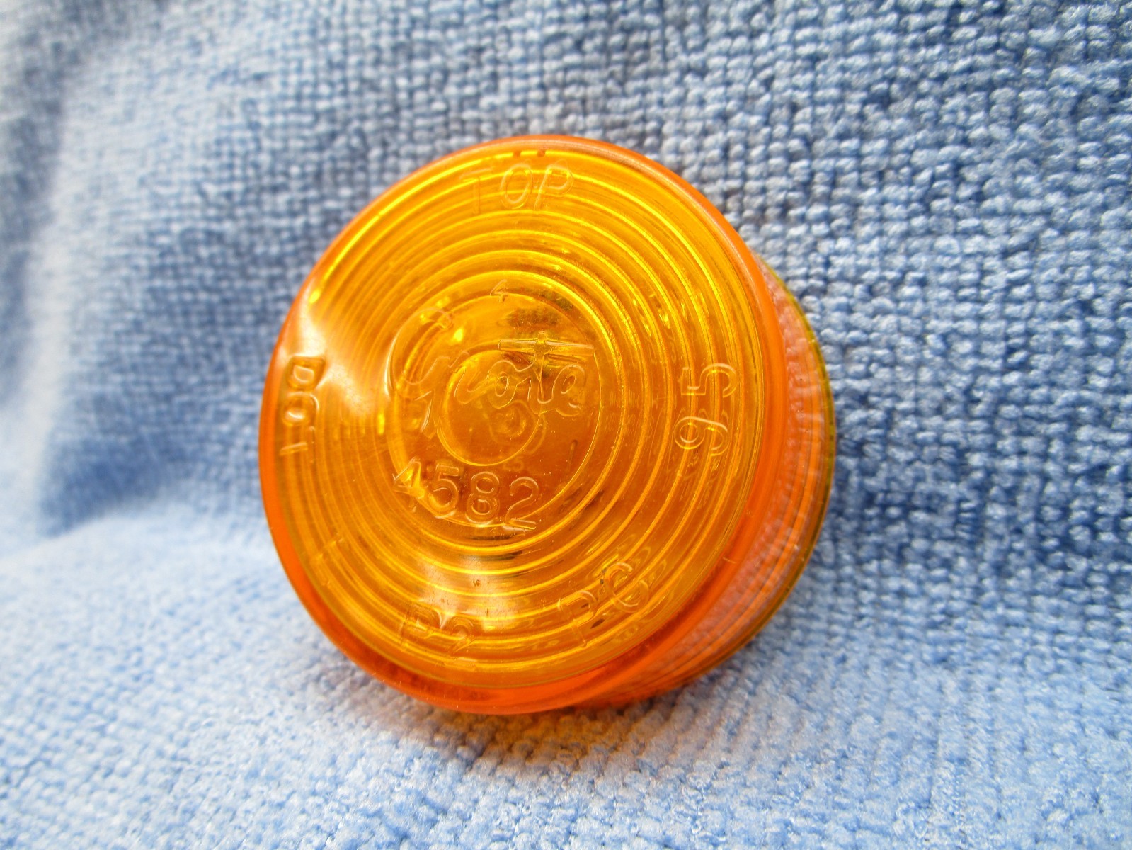 Grote 4582 Clearance Lamp AMBER 2″