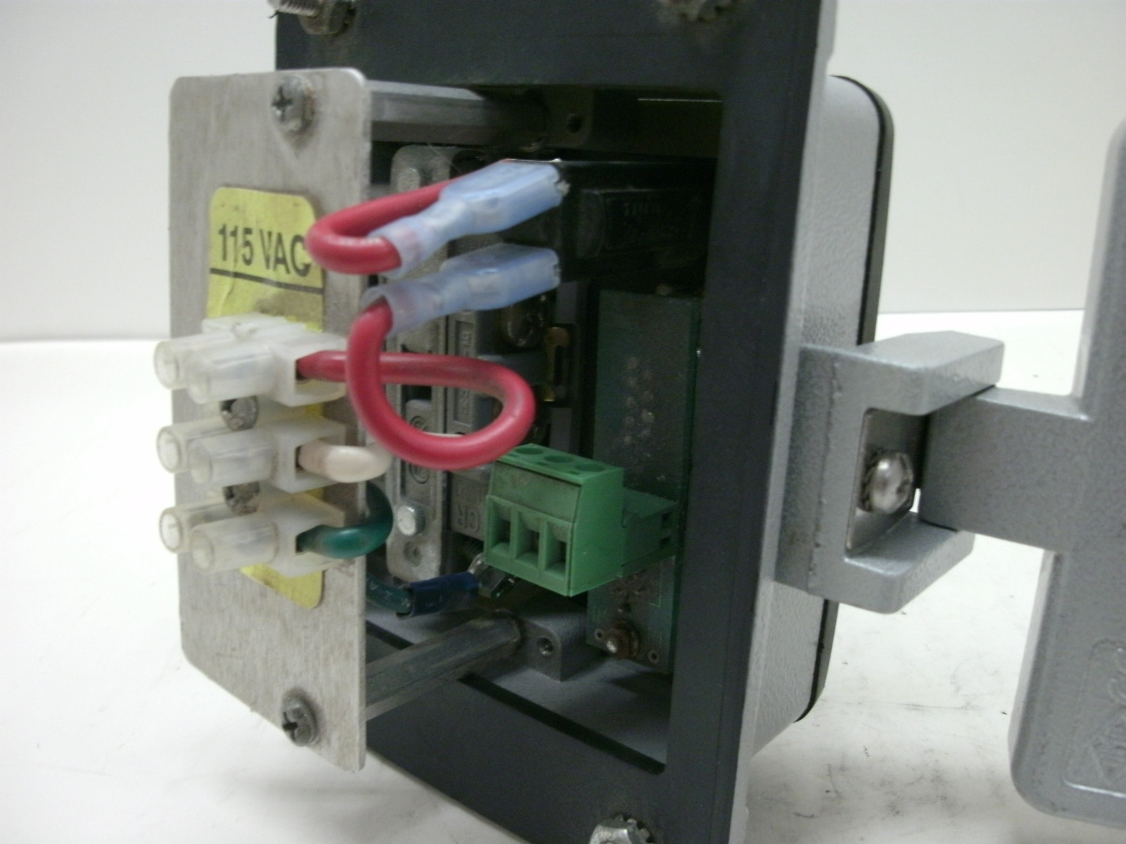 WECO PRODUCT 32D3-DH+ OUTDOOR DUAL RECEPTACLE + THE RIGHT CONNECTION 115 VAC