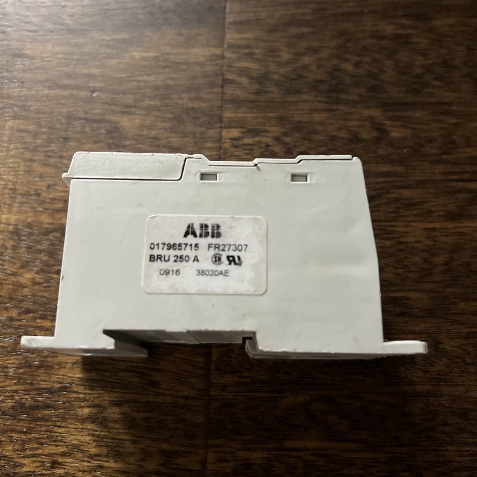 NEW ABB/ENTRETEC BRU250A SINGLE POLE DISTRIBUTION BLOCK 250A PN# 1SNA179657R1500