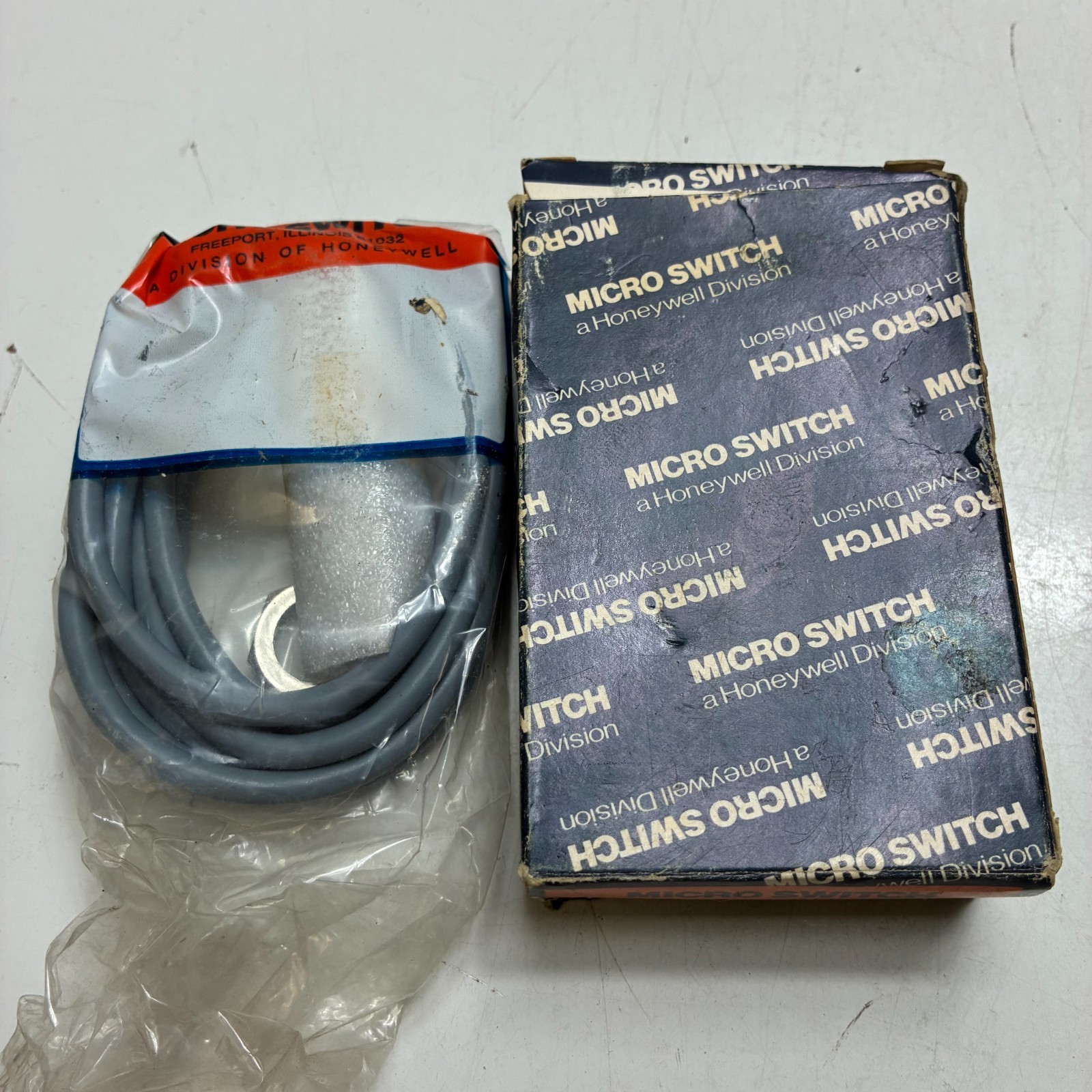 HONEYWELL 923AA3W-A7T-L MICROSWITCH PROXIMITY SWITCH