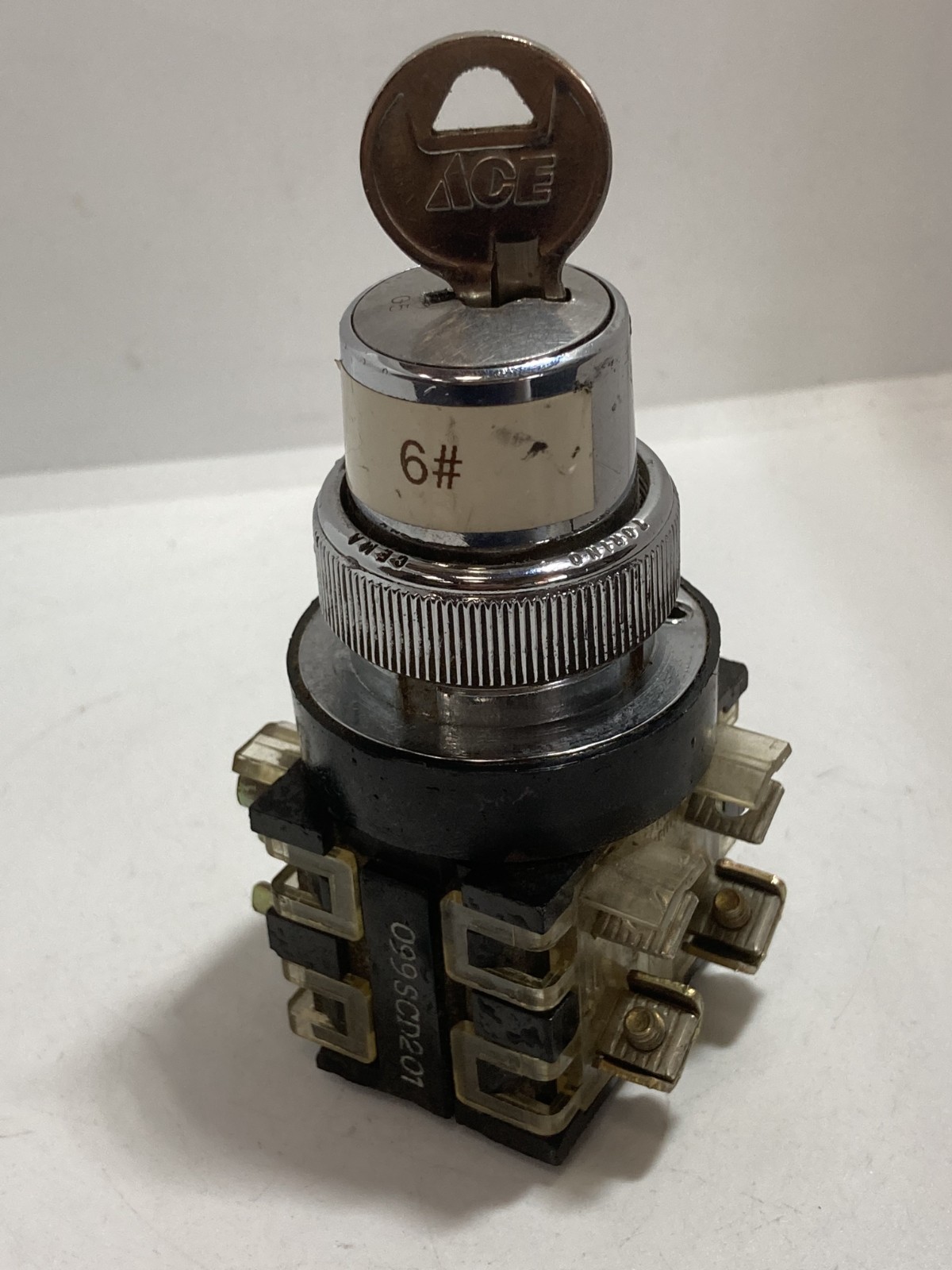 GE CR104J121 SELECTOR SWITCH 2NO/2NC 2 POSITION MAINTAINED CYLINDER LOCK