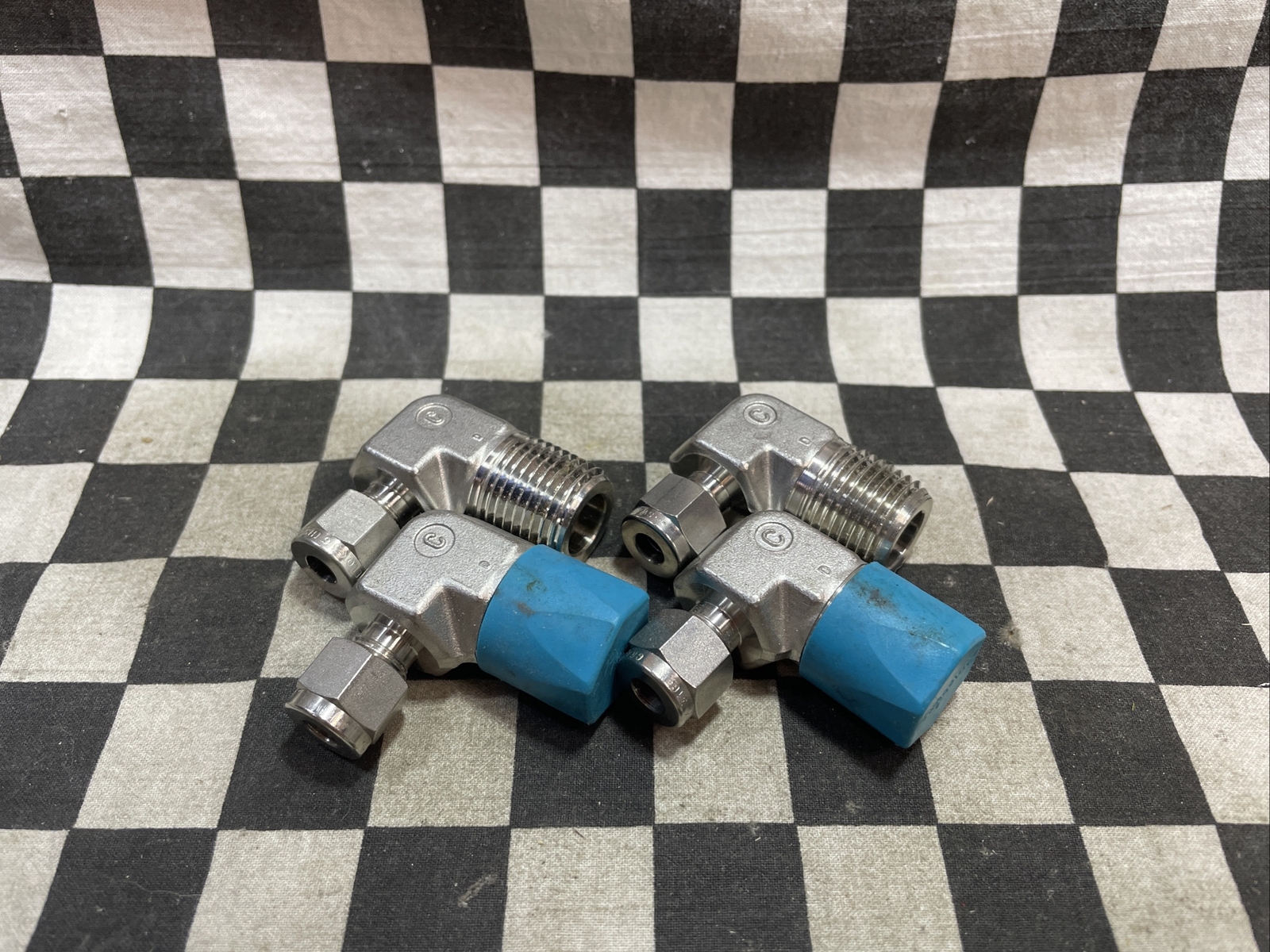 SWAGELOK SS-400-2-8, SS40028, ELBOW MALE 1/4″ x 1/2″ LOT OF 4 SHIPSAMEDAY#1374V4