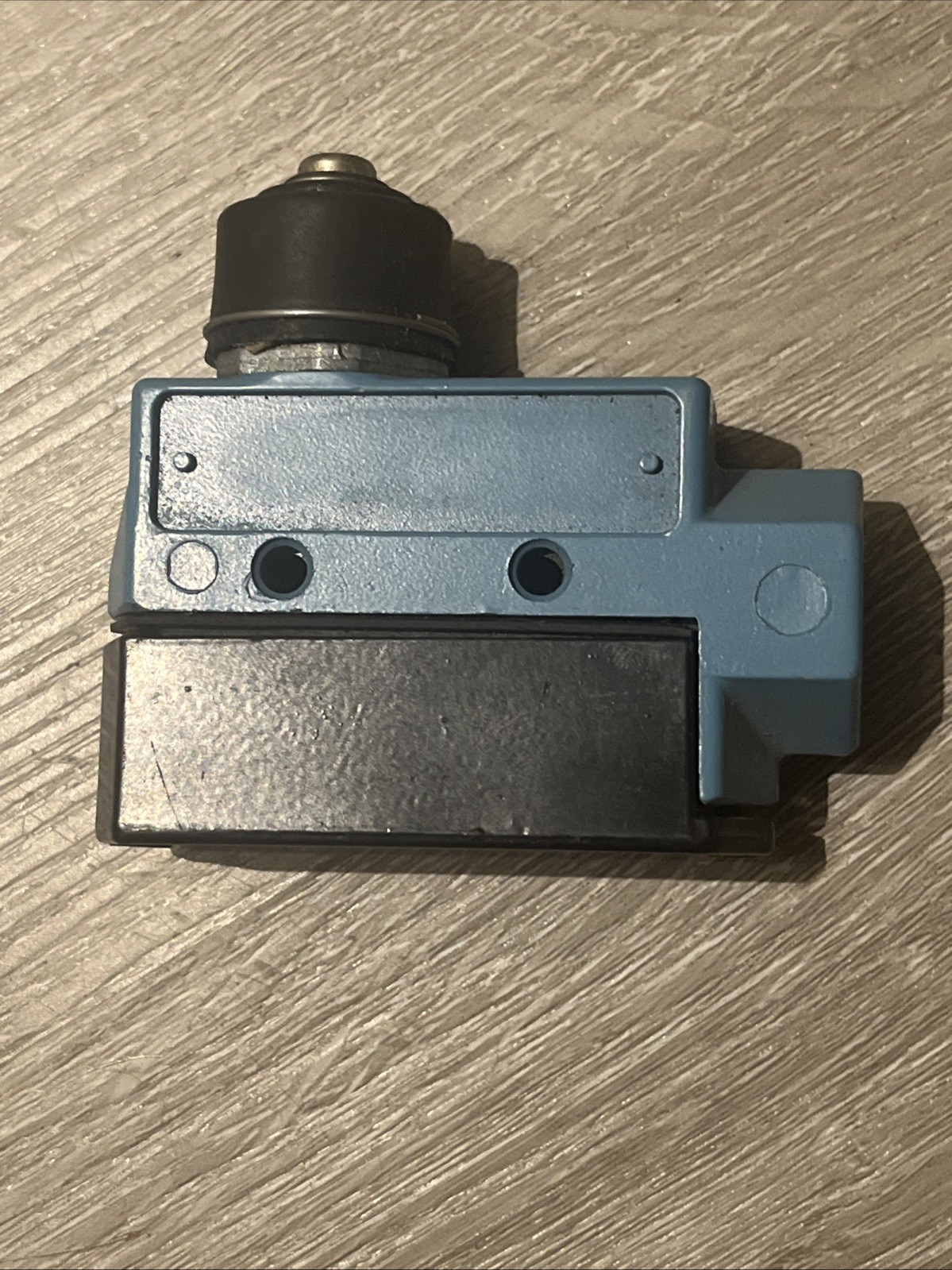 NEW BZE6-2RN LIMIT SWITCH for HONEYWELL MICROSWITCH BZE62RN
