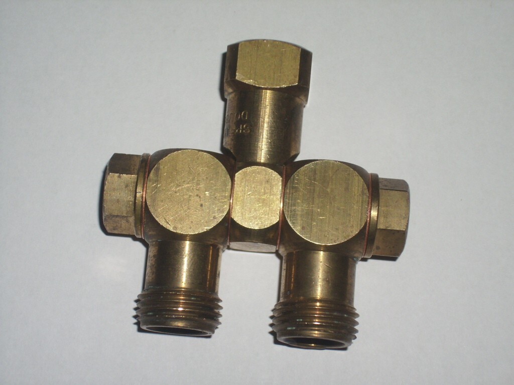 1/4 Double Swivel by Spraying Systems Co.
