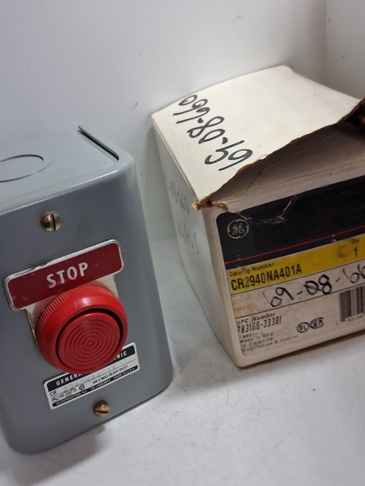 GE CR2940NA401A PUSHBUTTON ENCLOSURE WITH RED STOP 600V HEAVY DUTY NIB