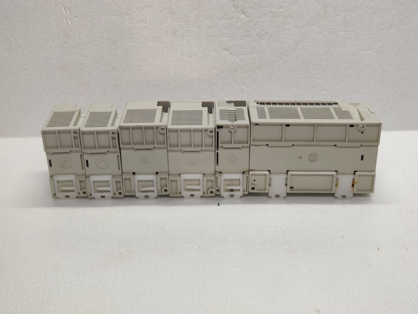 Mitsubishi Melsec FX3U-32MR/ES PLC Set FX2N-16EX, FX2N-4AD, 8EYR, 8EYT-ESS