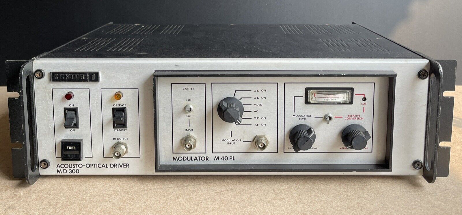 Vintage Zenith Radio Research MD 300 Acousto-Optical Driver and Modulator M40 PL
