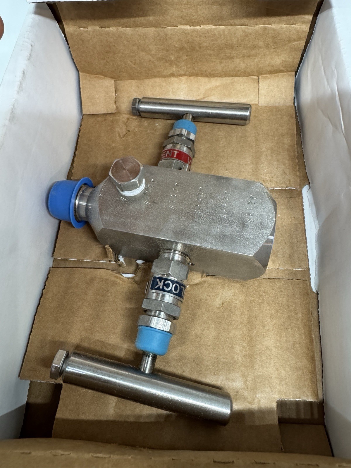 ANDERSON GREENWOOD MANIFOLD M251VIS-44F-HD-SG J211S 316 2 VALVE MANIFOLD NEW