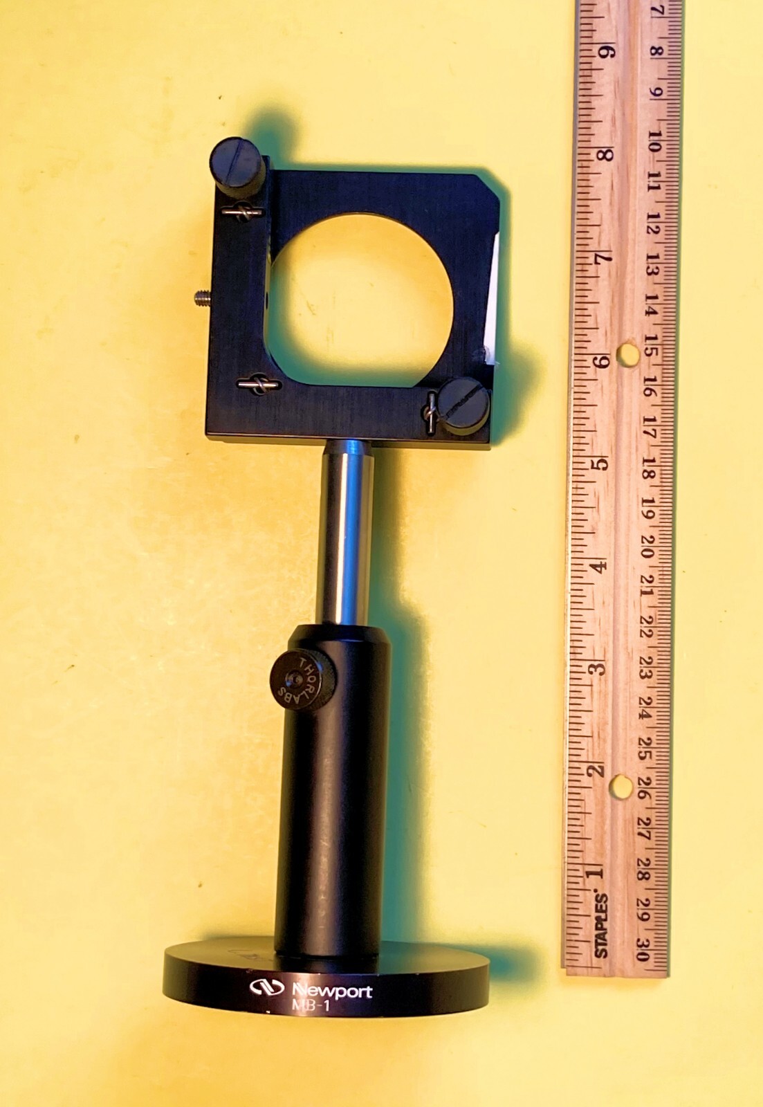 Thorlabs 2″ mirror mount on 4″ post with Newport 3″ magnetic base MB-1