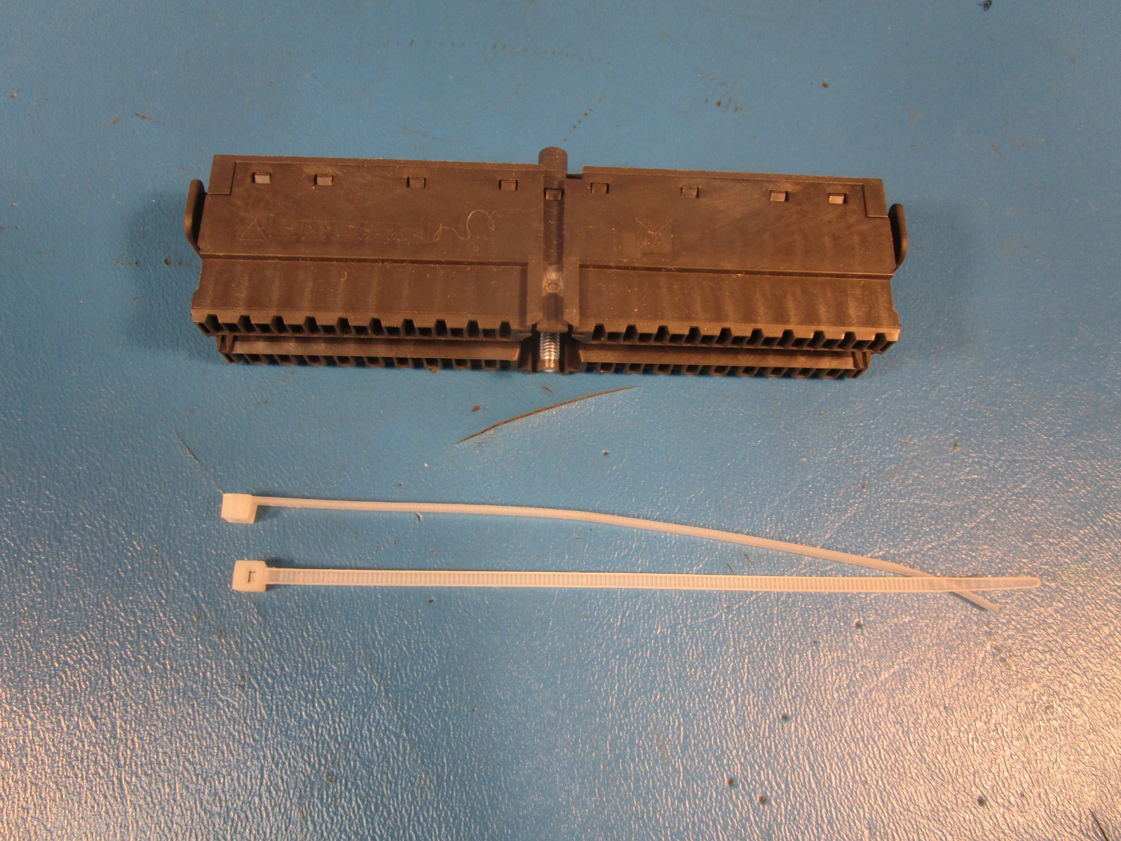 Siemens 6ES7 392-1AM00-0AA0, FRONT CONNECTOR, SIMATIC S7-300, 40 POLE