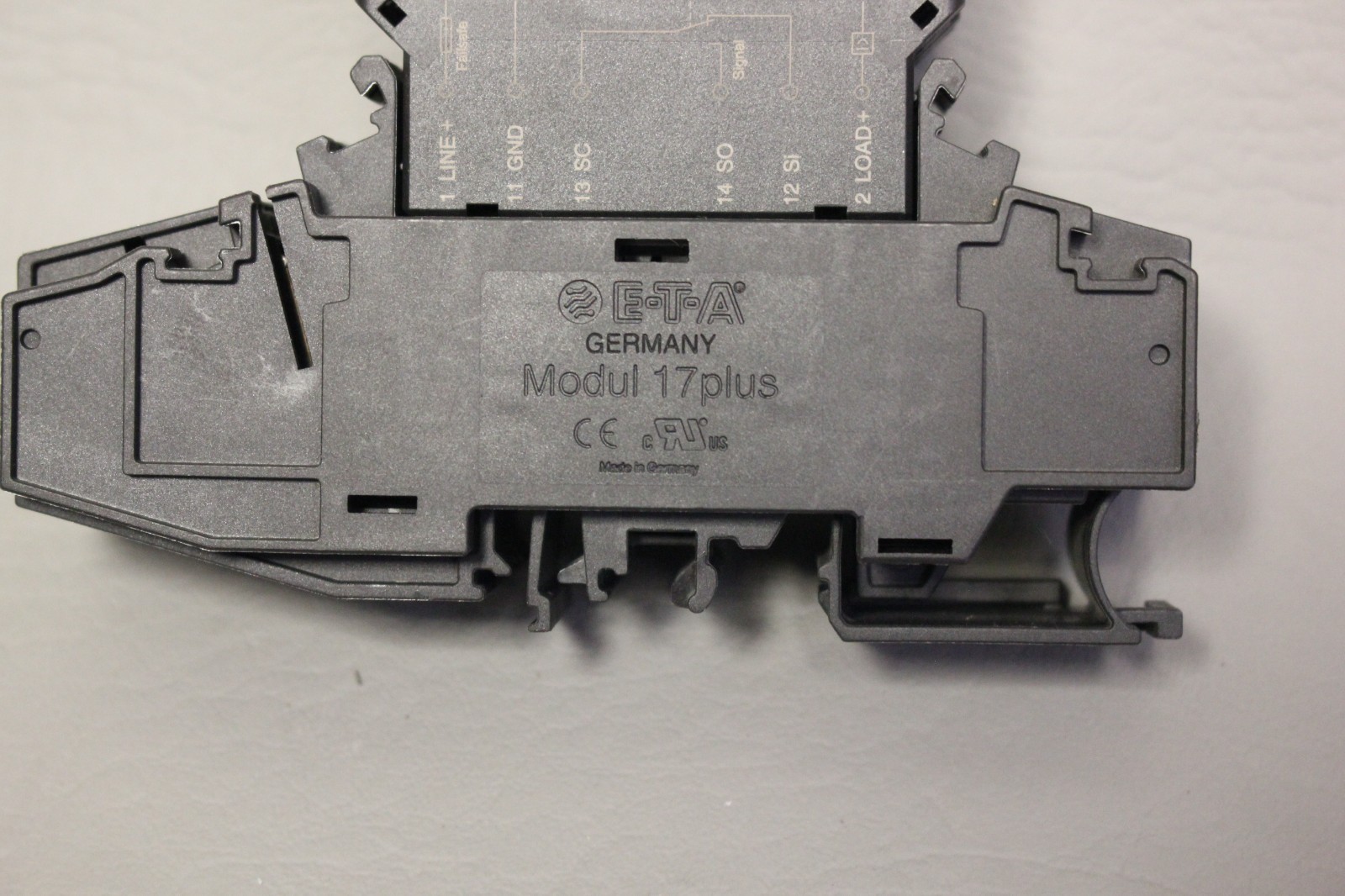 2 ETA ELECTRONIC CIRCUIT PROTECTORS ESX10-103-DC24V-4A W/ MODUL 17PLUS BASE