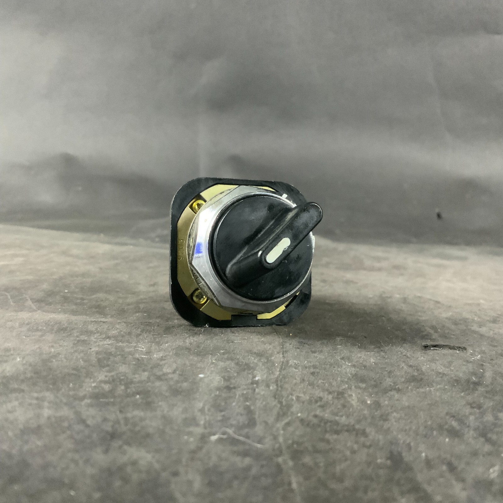 TELEMECANIQUE ZB2BE101 CONTACT W/ ROTARY SELECTOR ($15 OBO)