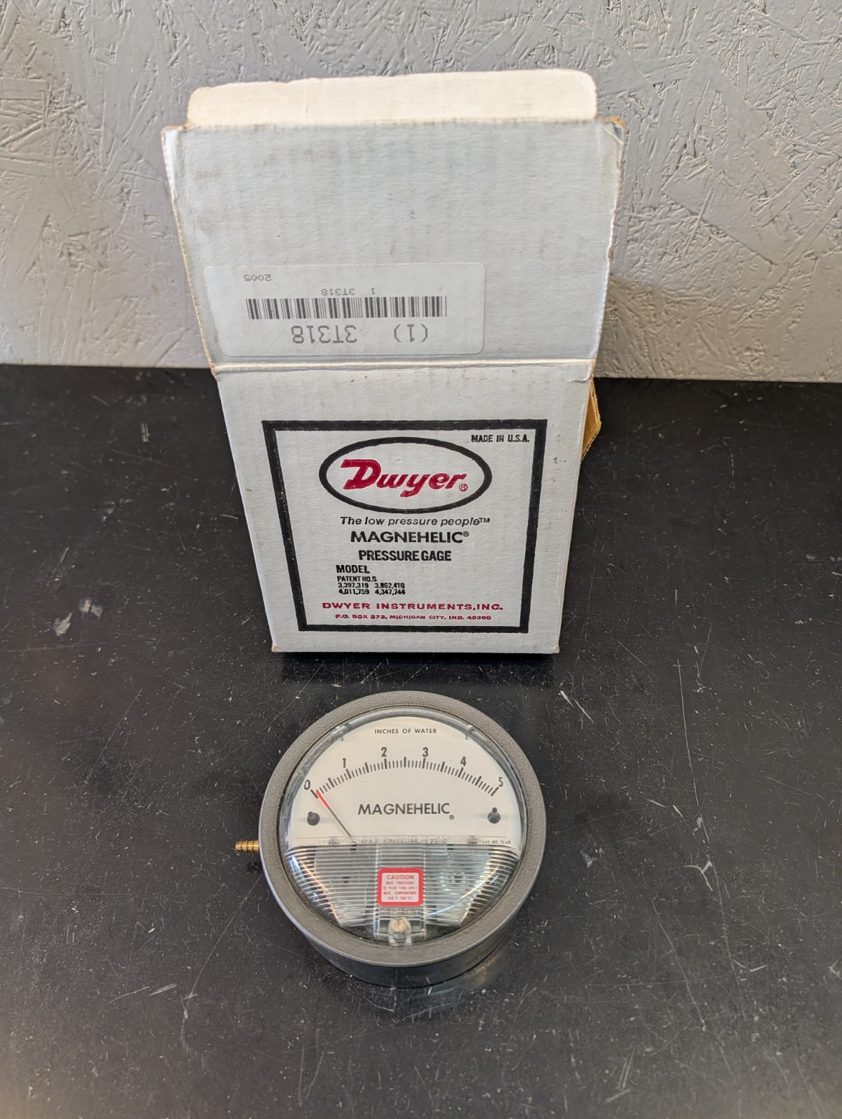 Dwyer Magnehelic 2005 Pressure Gauge 0-5 Inches of Water 15PSIG MAX
