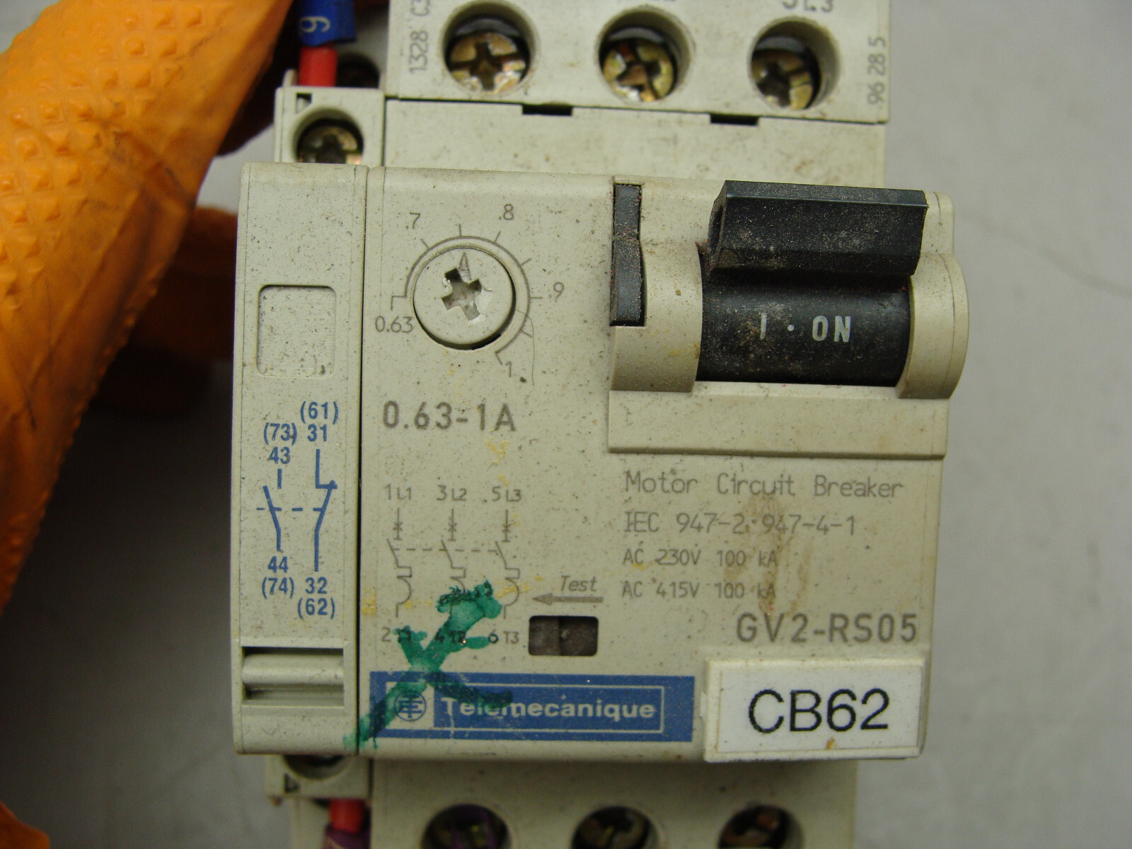TELEMECANIQUE CIRCUIT BREAKER GV2-RS05 W/GV2-AN11 AUX CONTACT